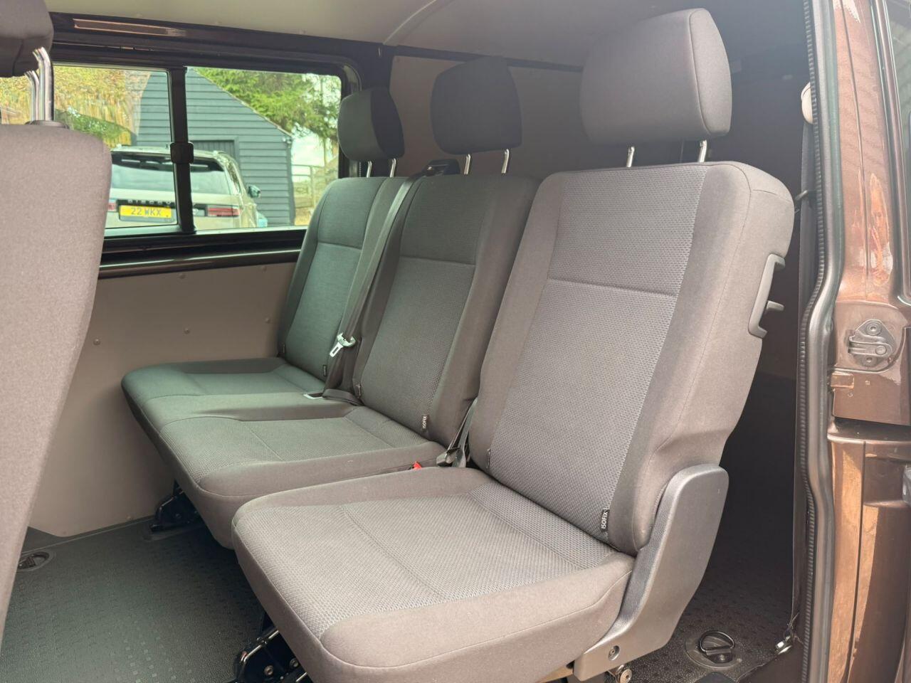Volkswagen Transporter view 16