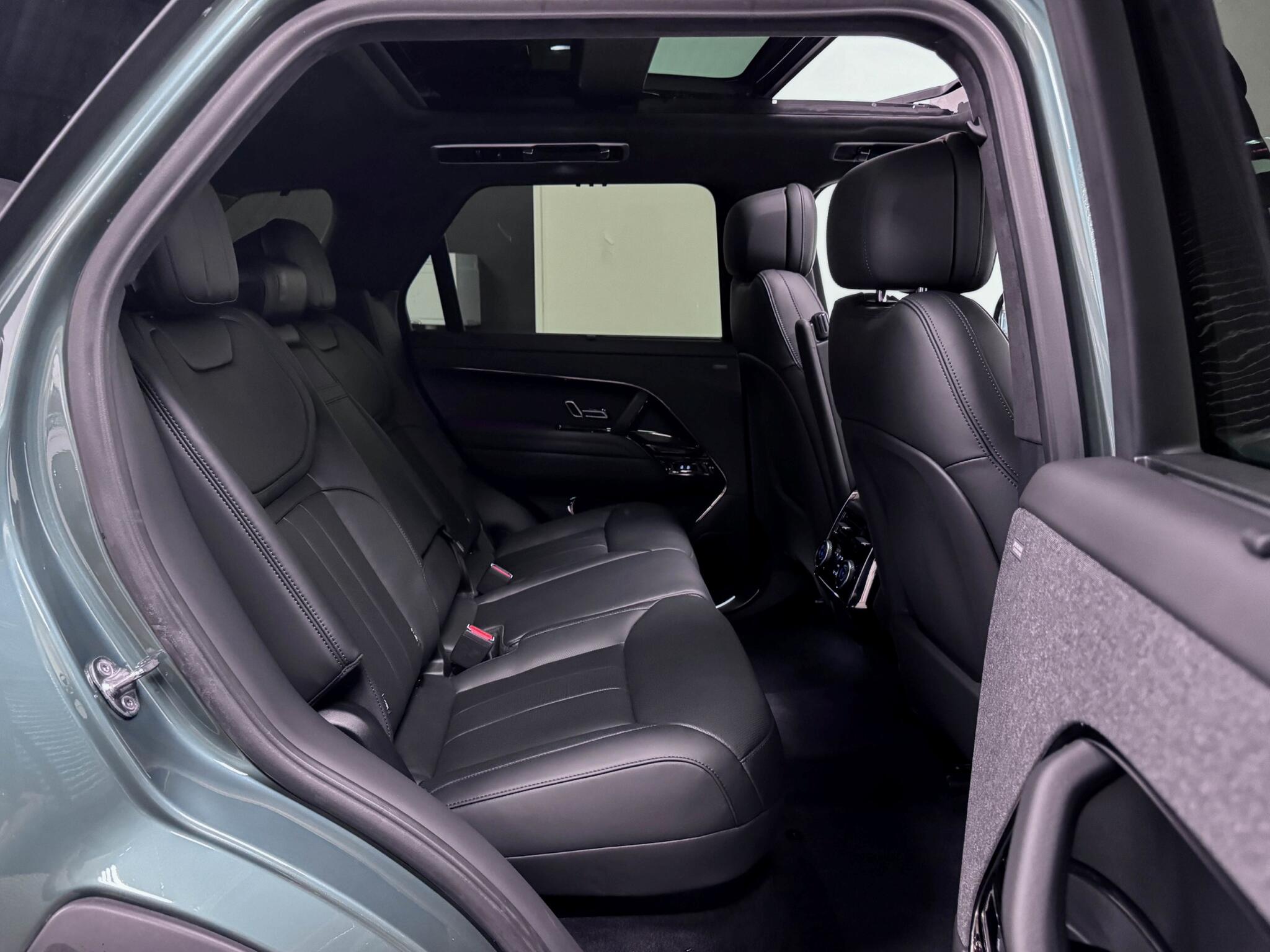 Land Rover Range Rover Sport view 12