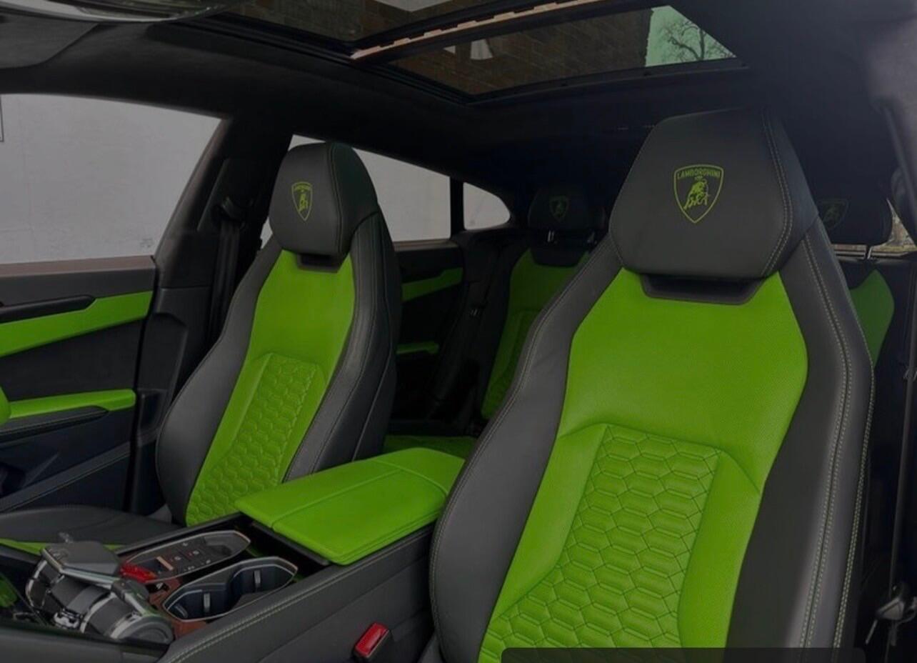 Lamborghini Urus view 6