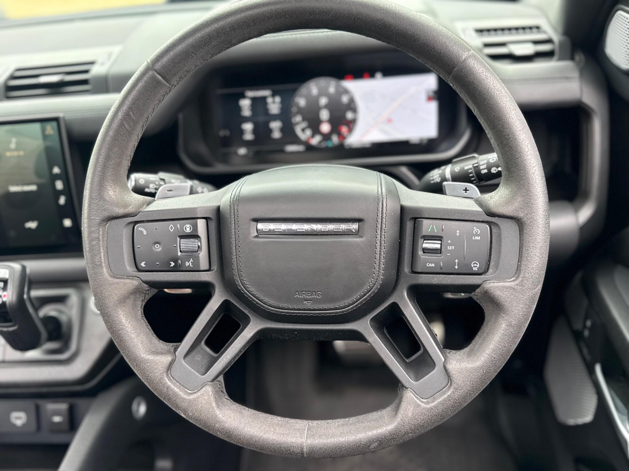 Land Rover Defender 130 view 45