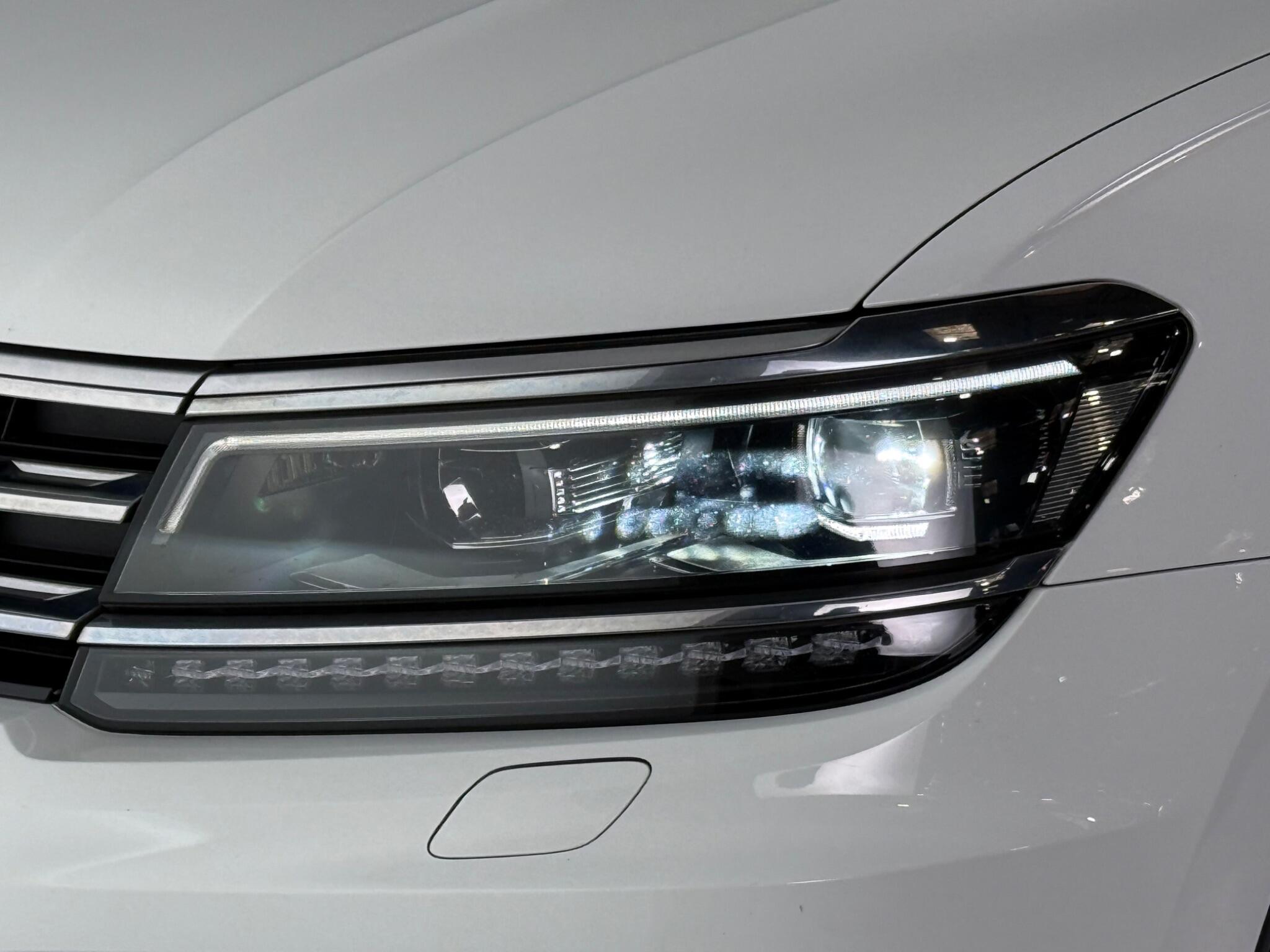 Volkswagen Tiguan view 4
