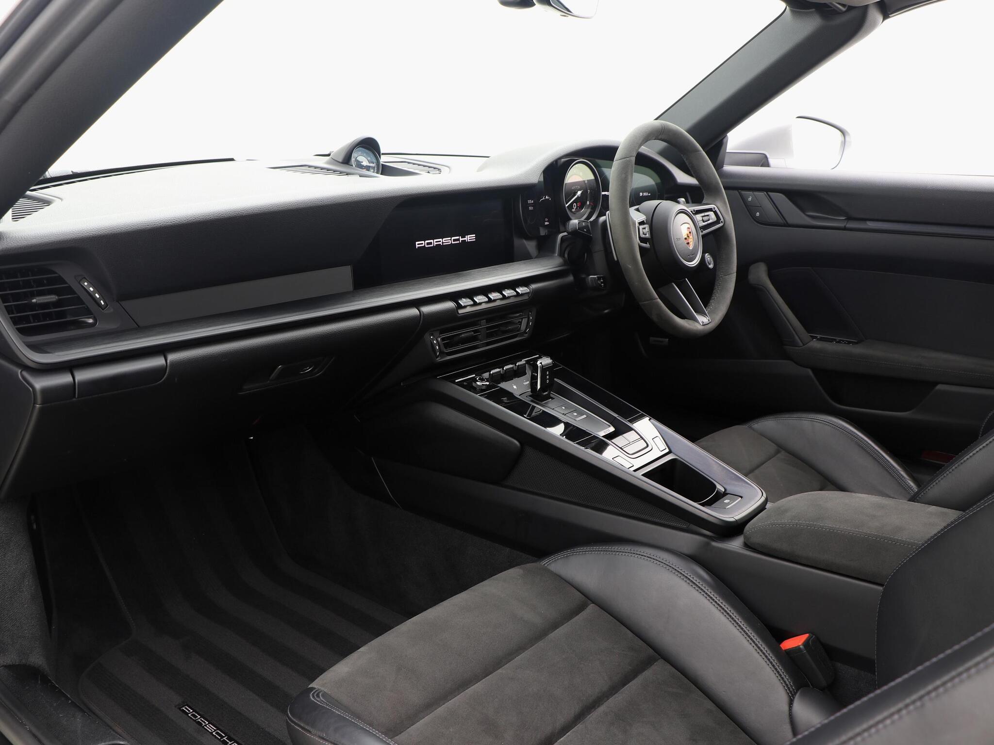 Porsche 911 view 3