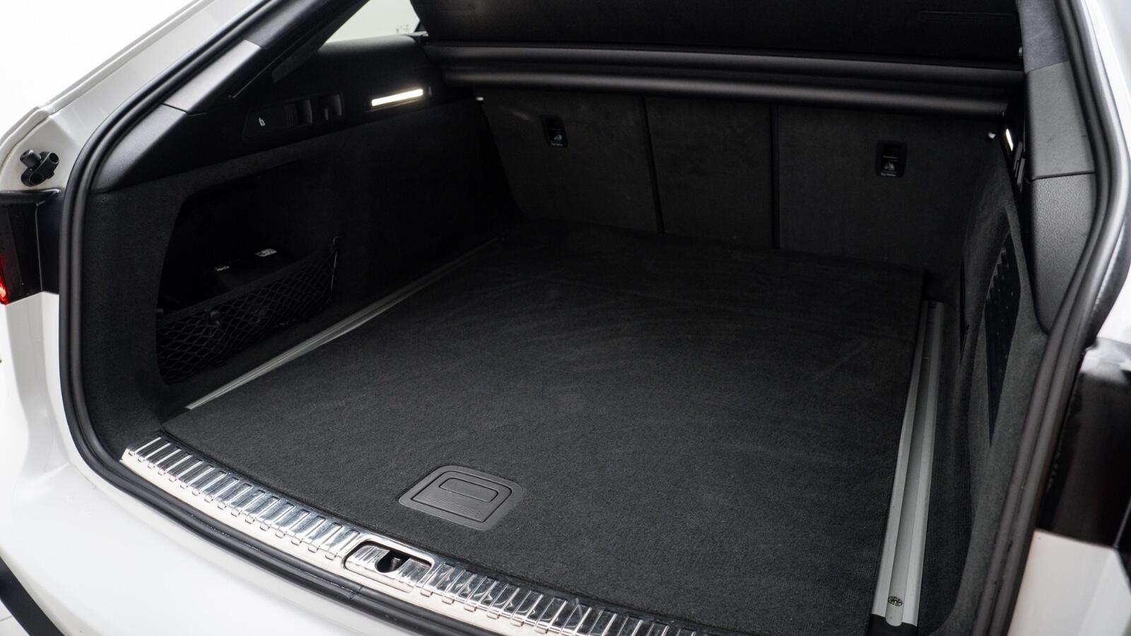 Audi RS6 Avant view 45