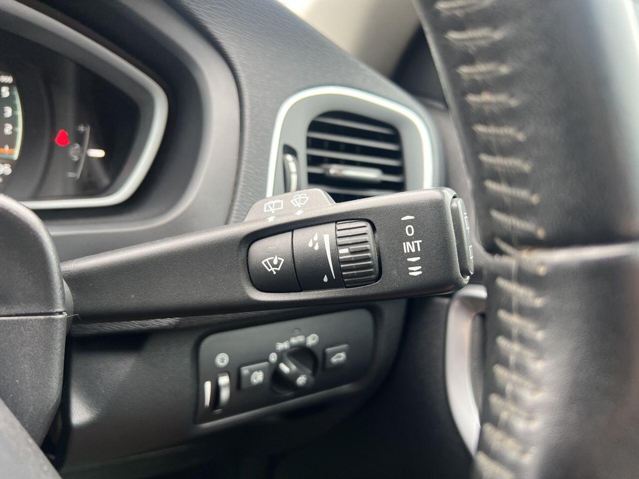 Volvo V40 Cross Country view 50