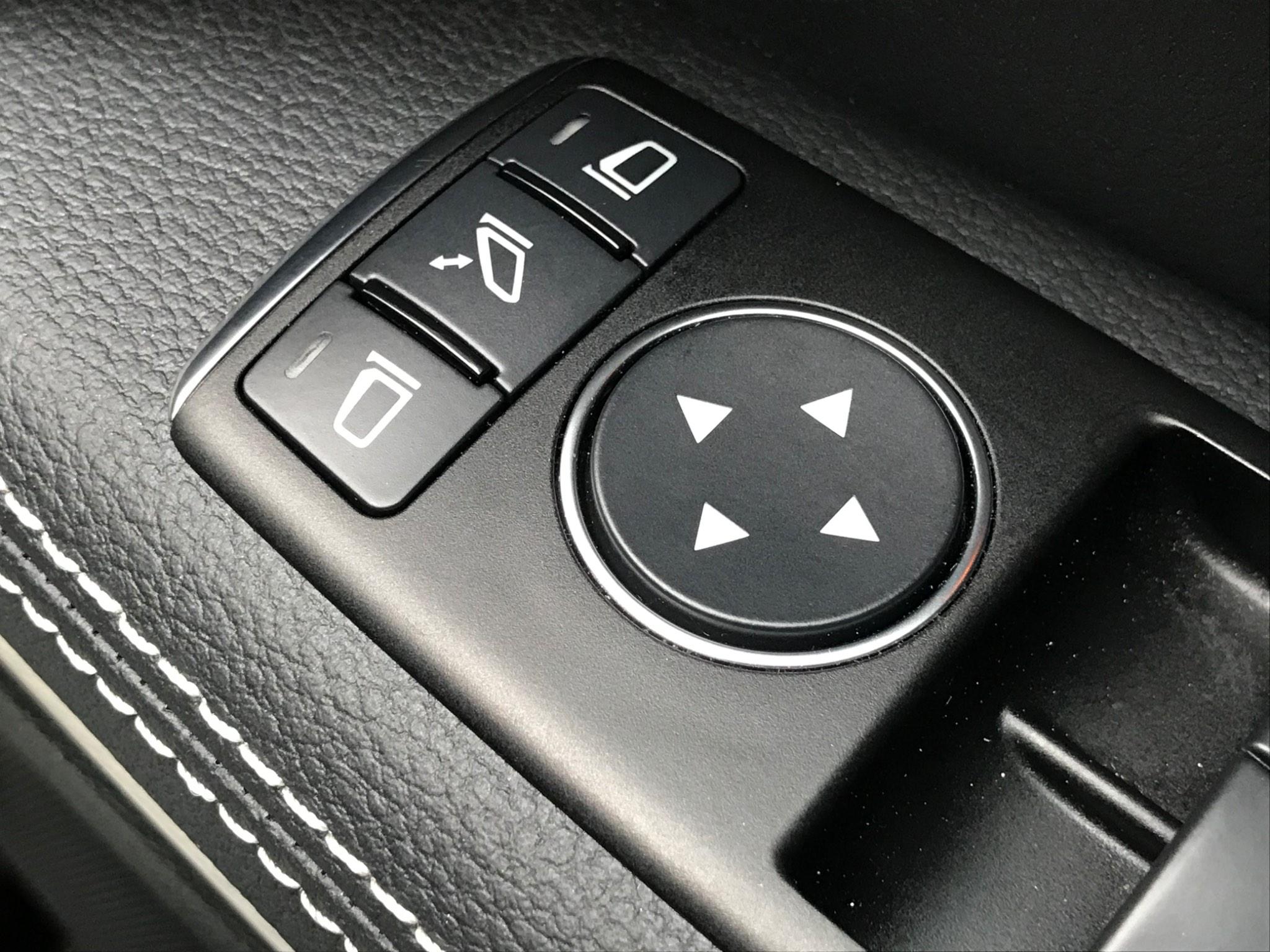 Mercedes-Benz C-Class view 25