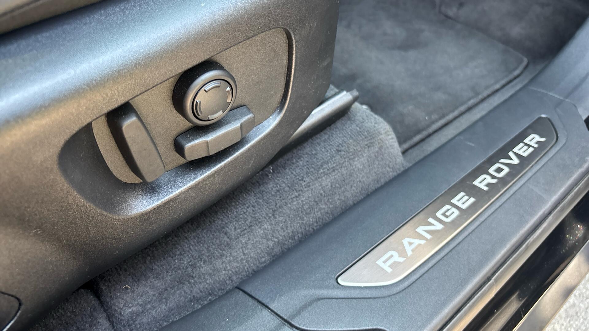 Land Rover Range Rover Velar view 36