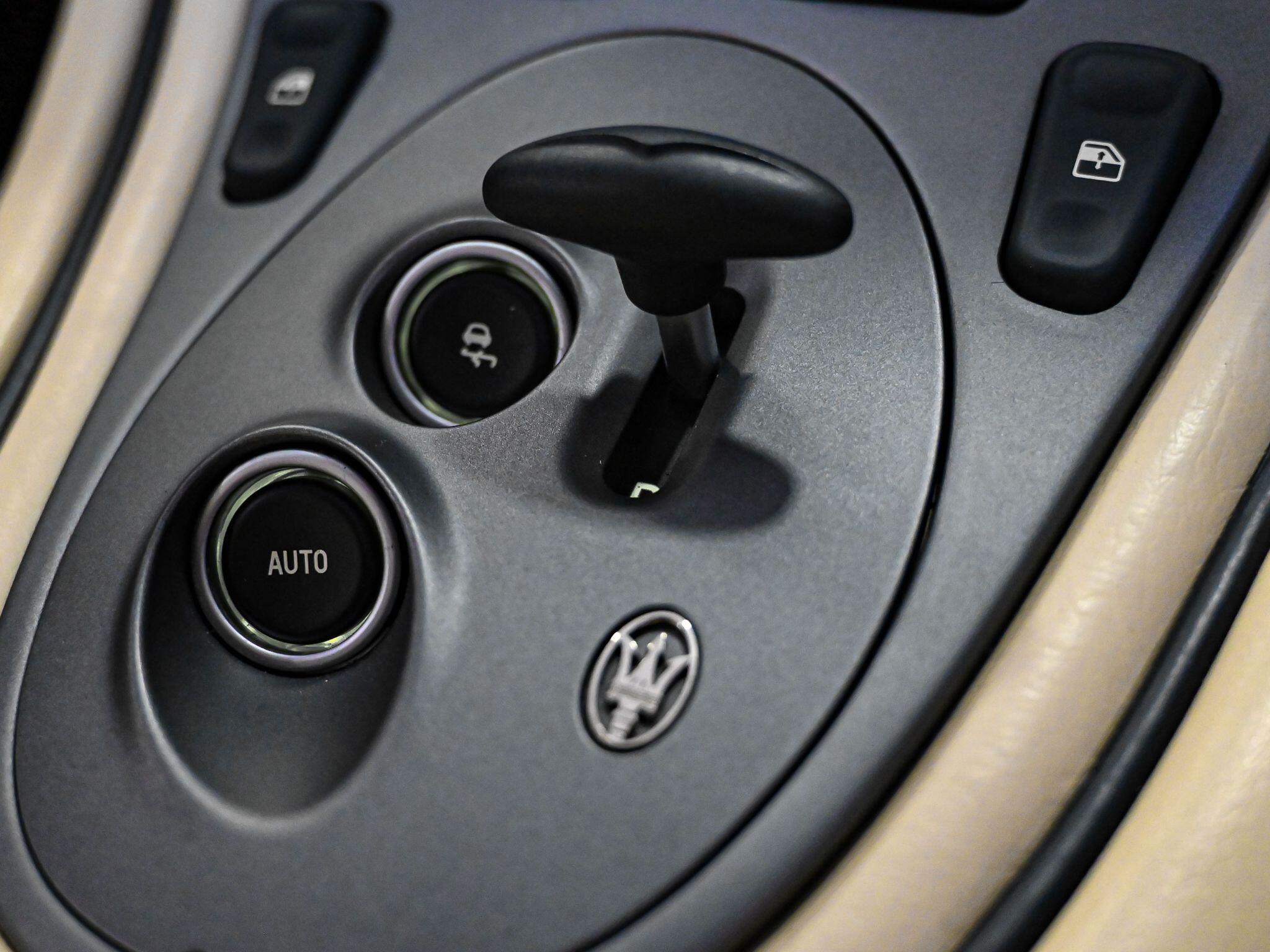 Maserati Coupe view 15
