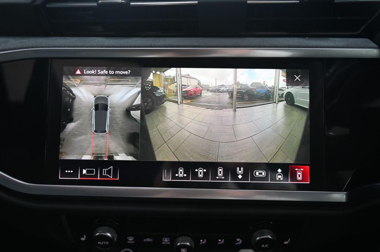 Audi Q3 view 30
