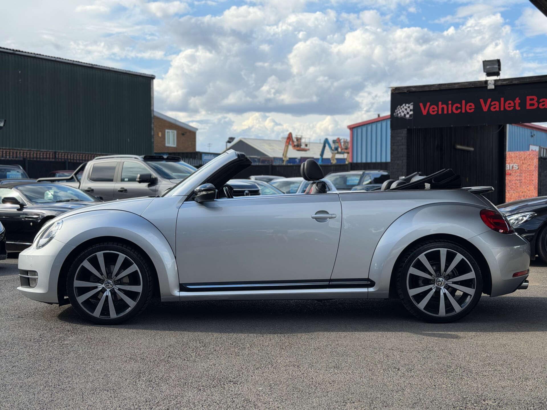 Volkswagen Beetle view 9