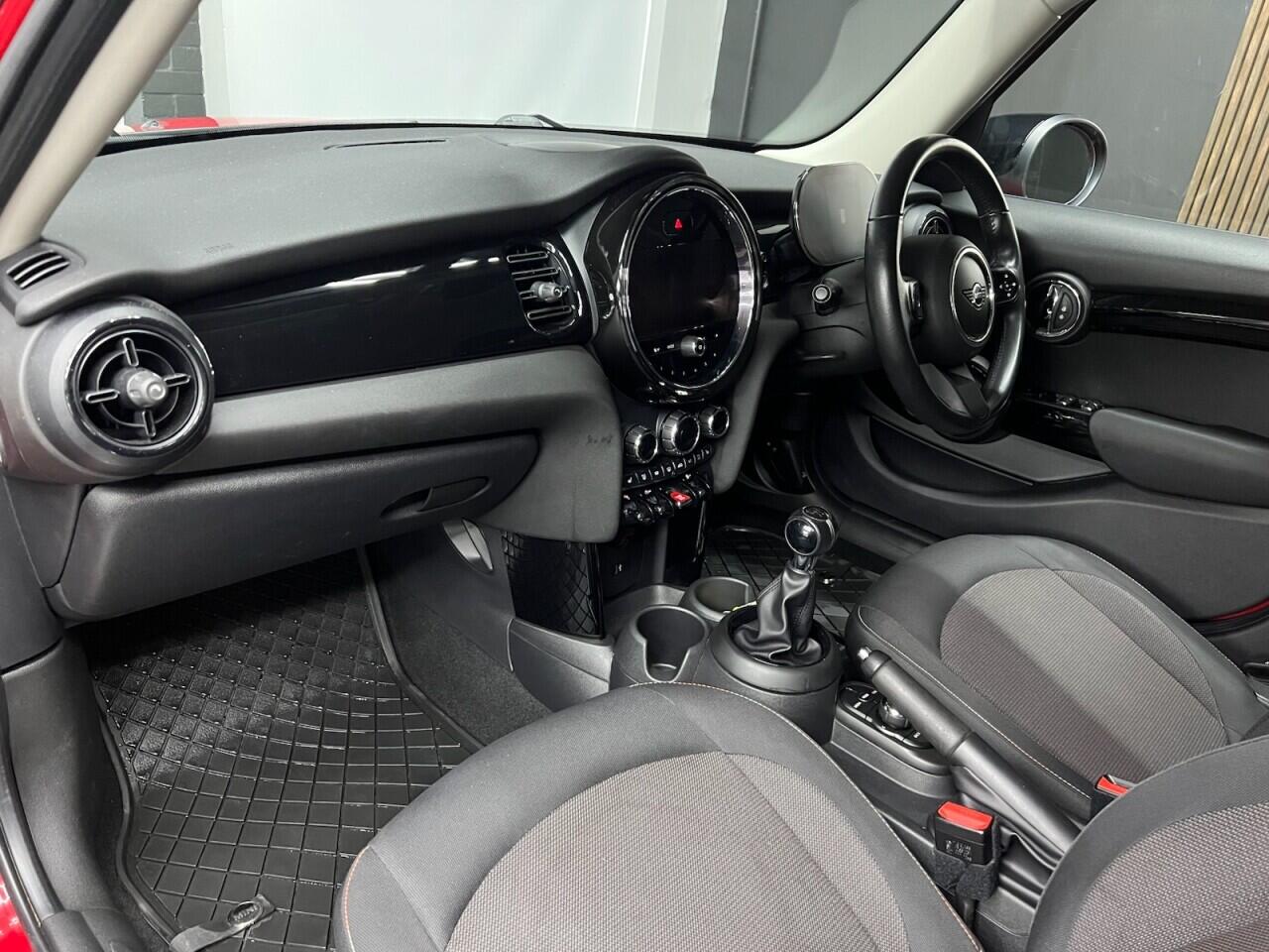 Mini Hatch view 31