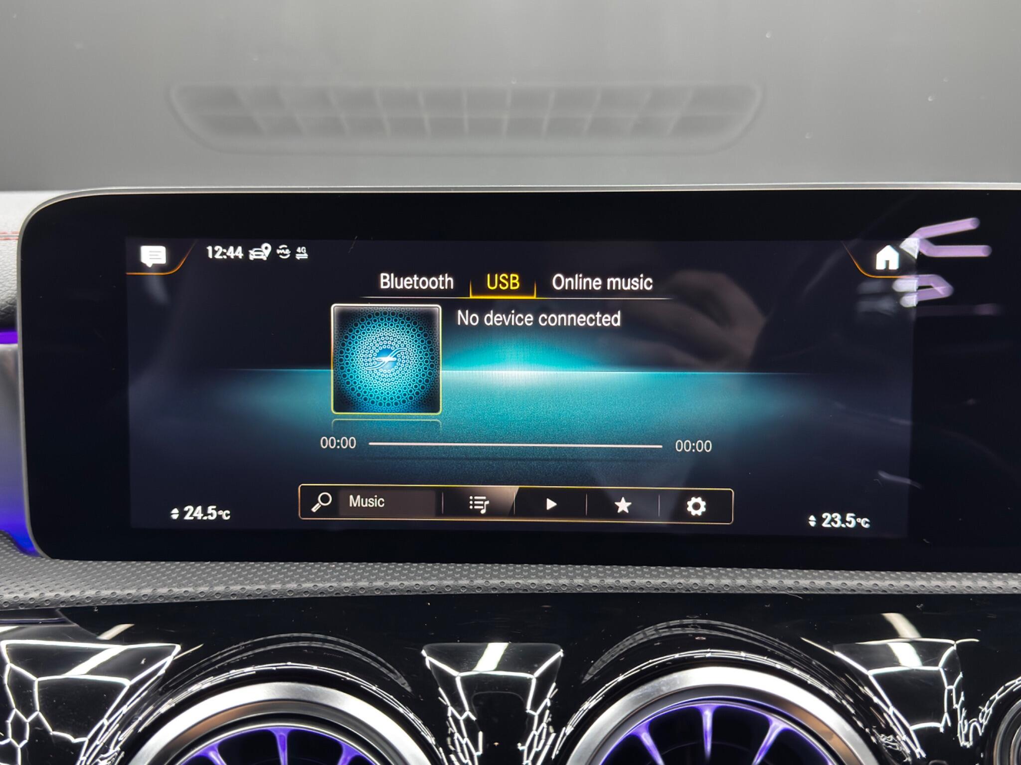 Mercedes-Benz CLA view 33