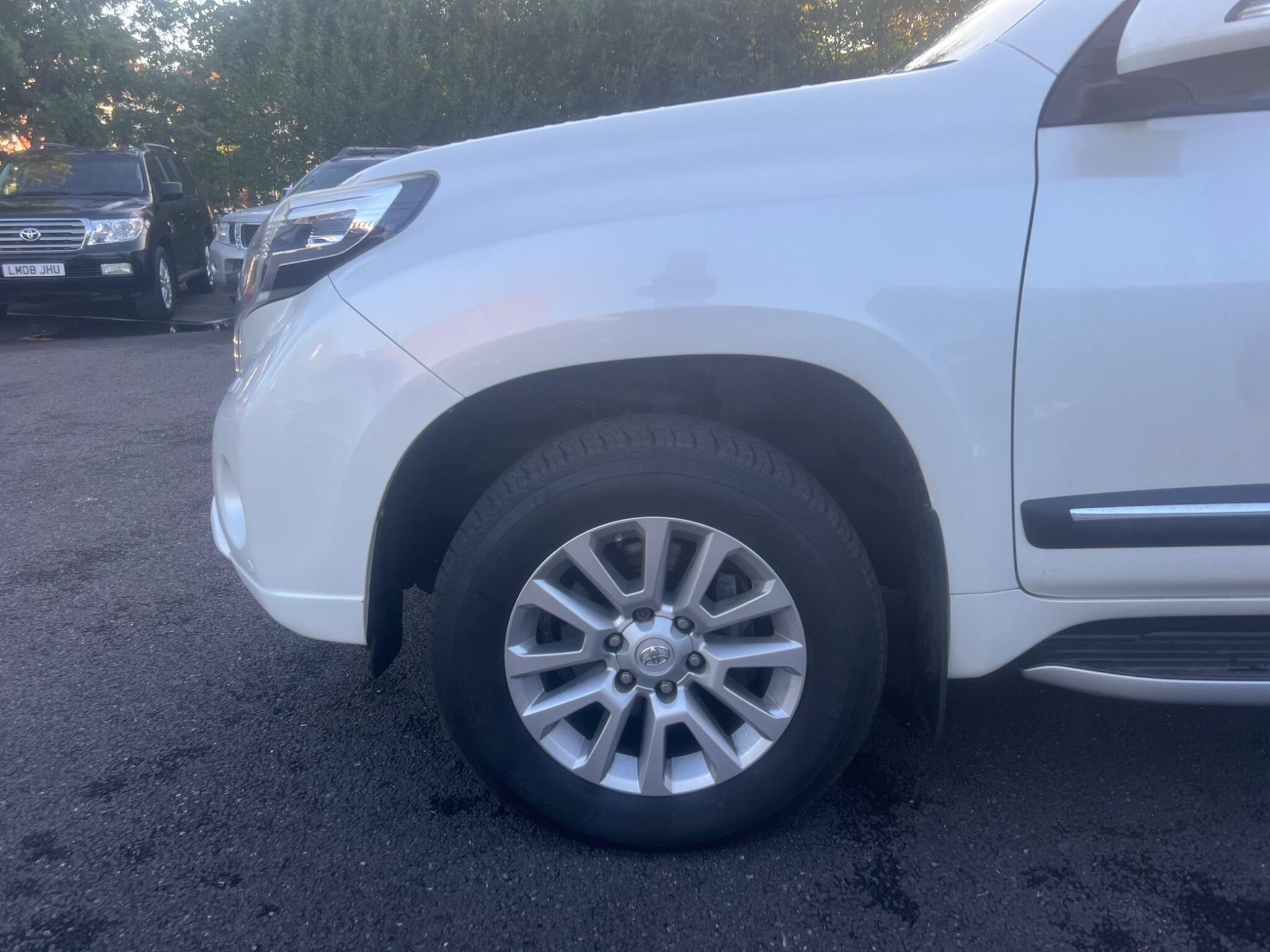 2014 Toyota Land Cruiser 3.0 D-4D Icon Auto 4WD Euro 5 5dr (7 Seats) • 43,921 miles image 11