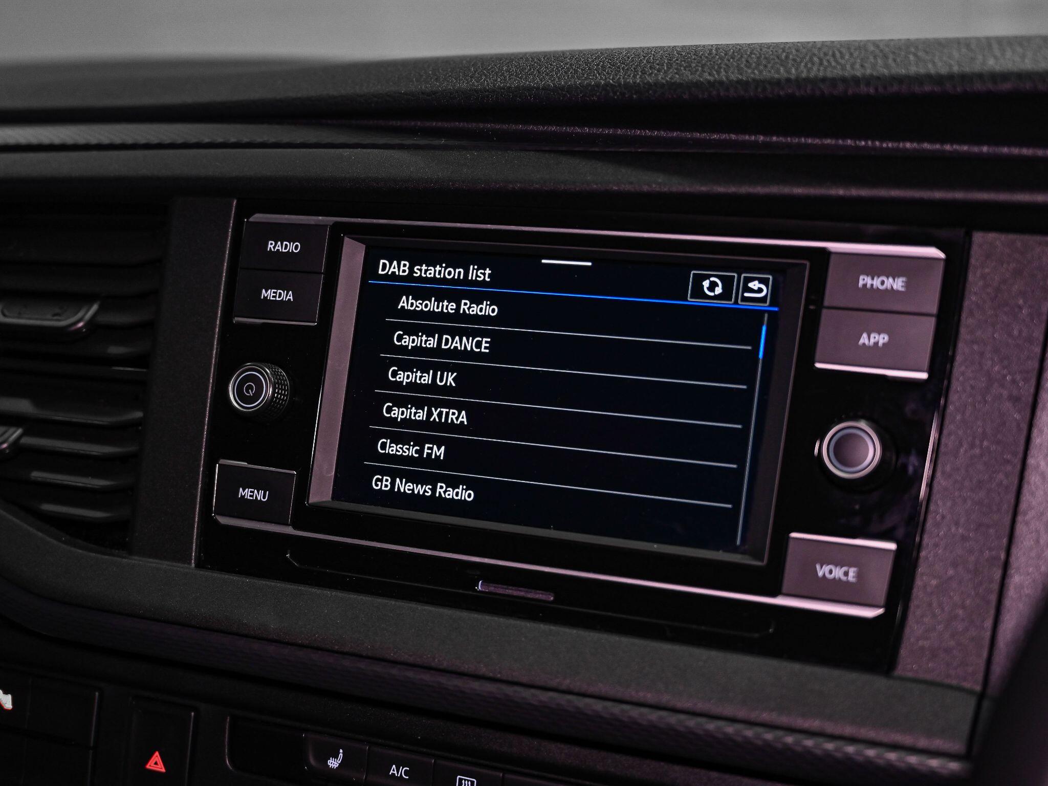 Volkswagen Transporter view 14