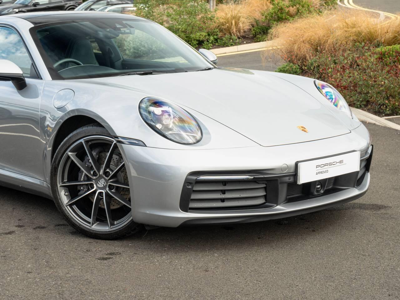 Porsche 911 view 15