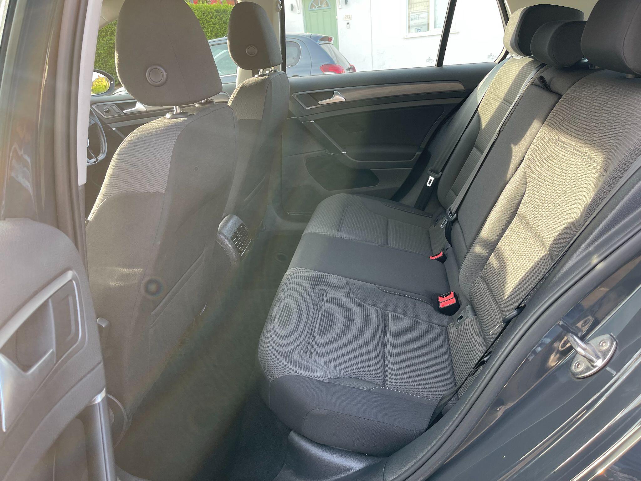Volkswagen E-Golf view 42