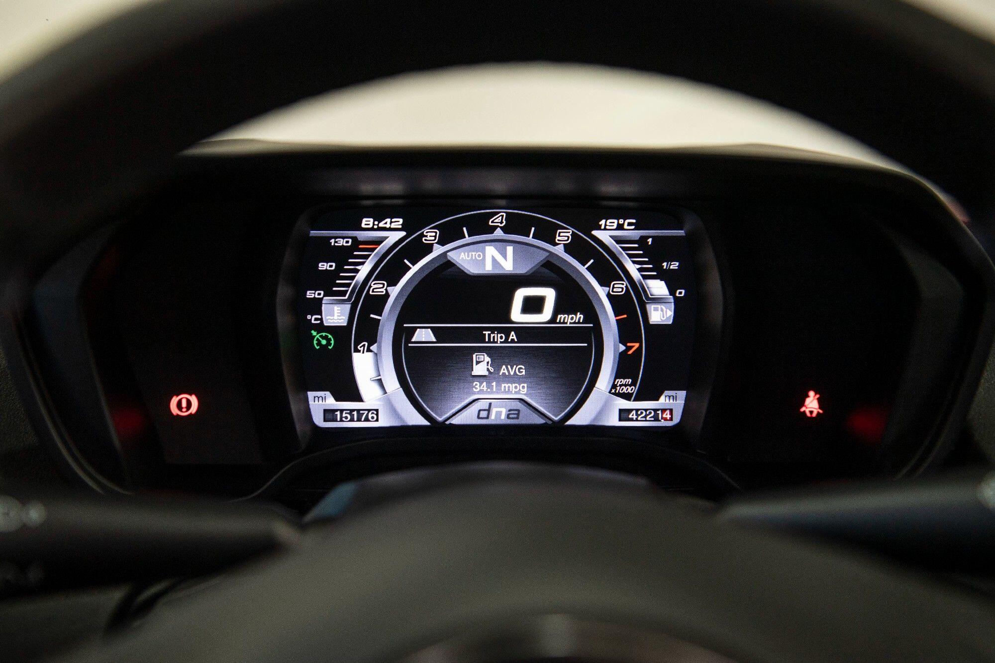 Alfa Romeo 4C view 16