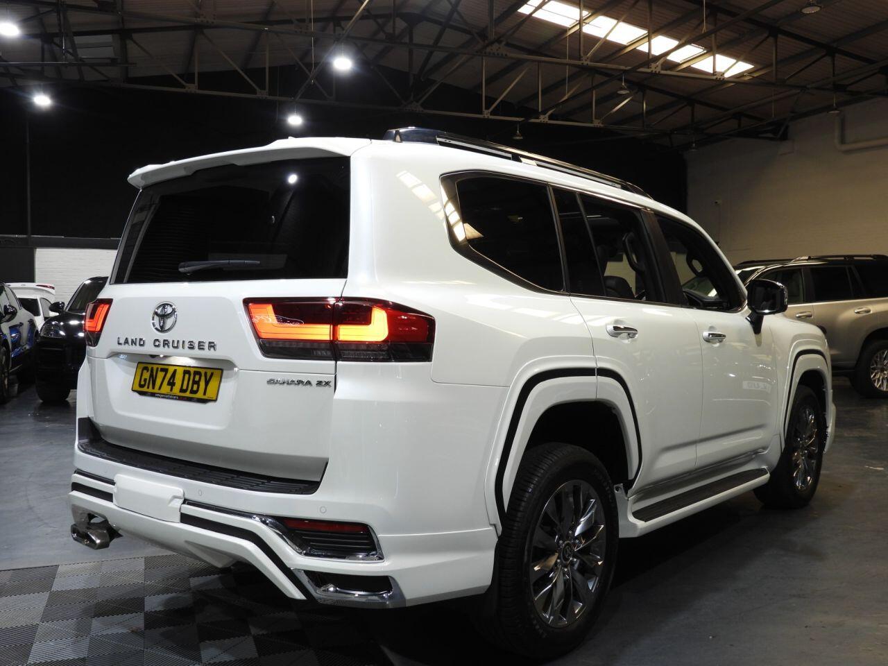 Toyota Land Cruiser view 14