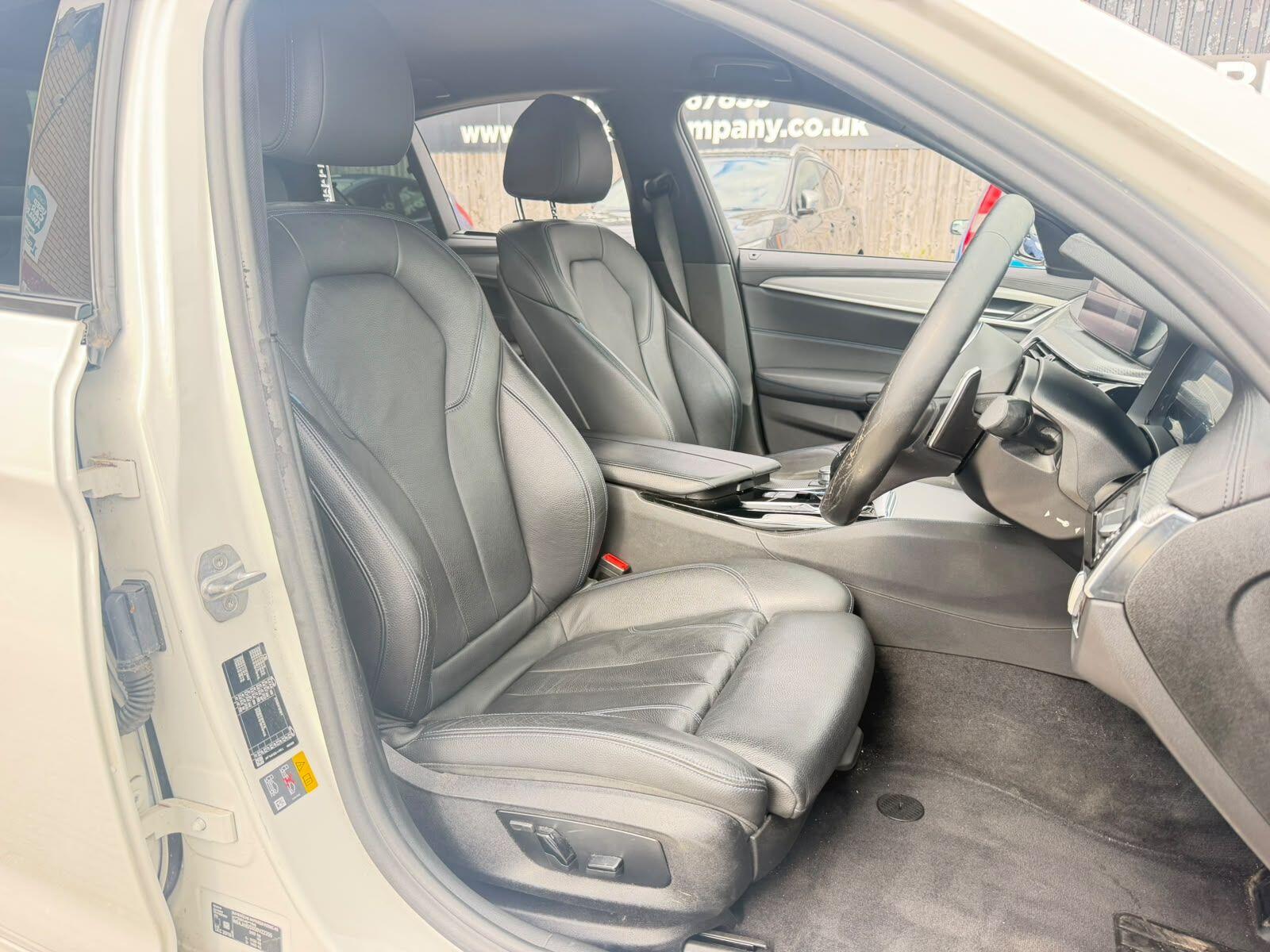 BMW 5 Series view 12