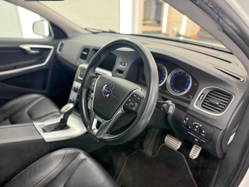 2013 Volvo V60 image 17
