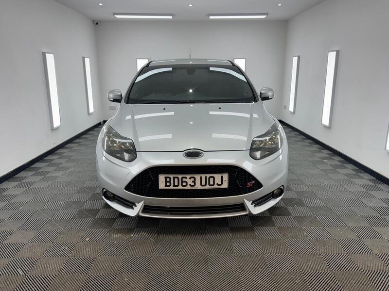 2013 Ford Focus 2.0T EcoBoost ST-2 Euro 5 (s/s) 5dr • 72,500 miles image 6