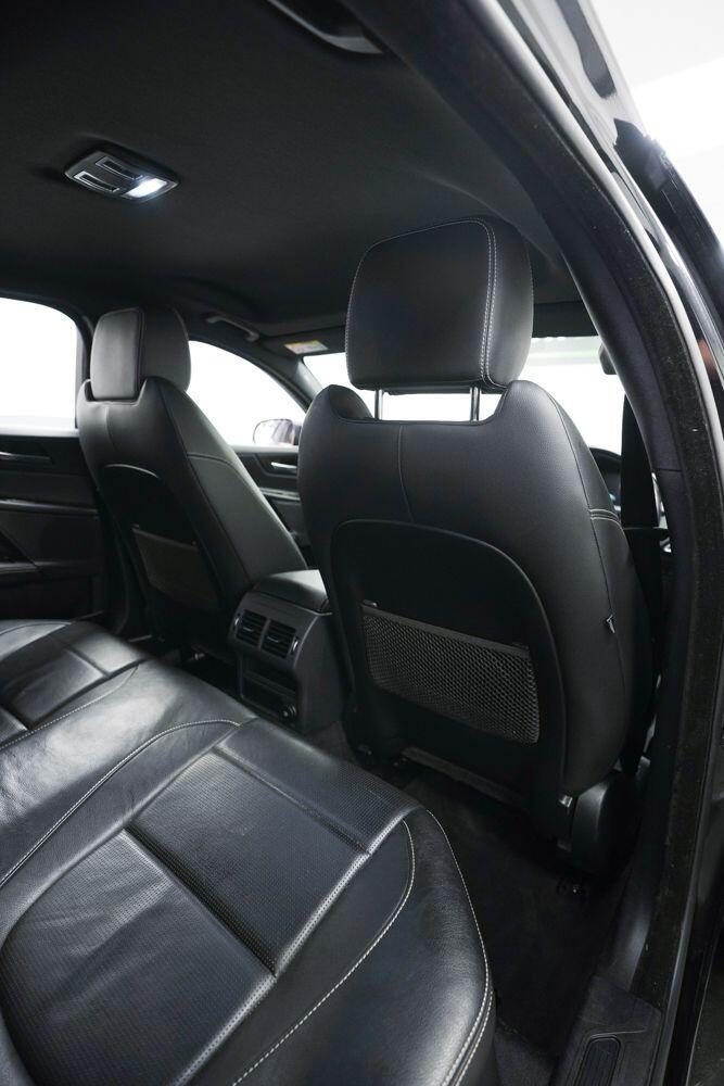 Jaguar Xe view 16