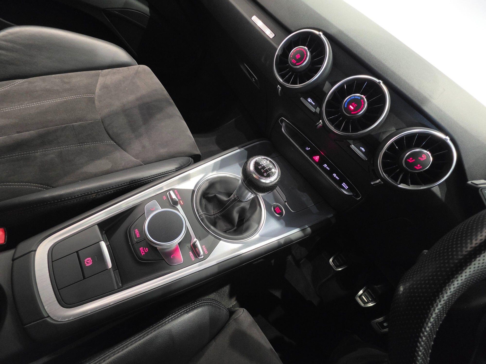 Audi TT view 90