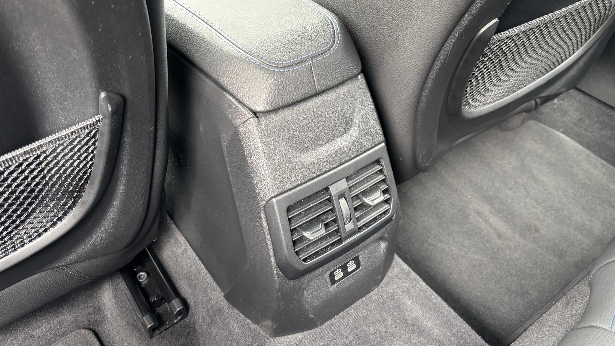 BMW 1 Series view 30