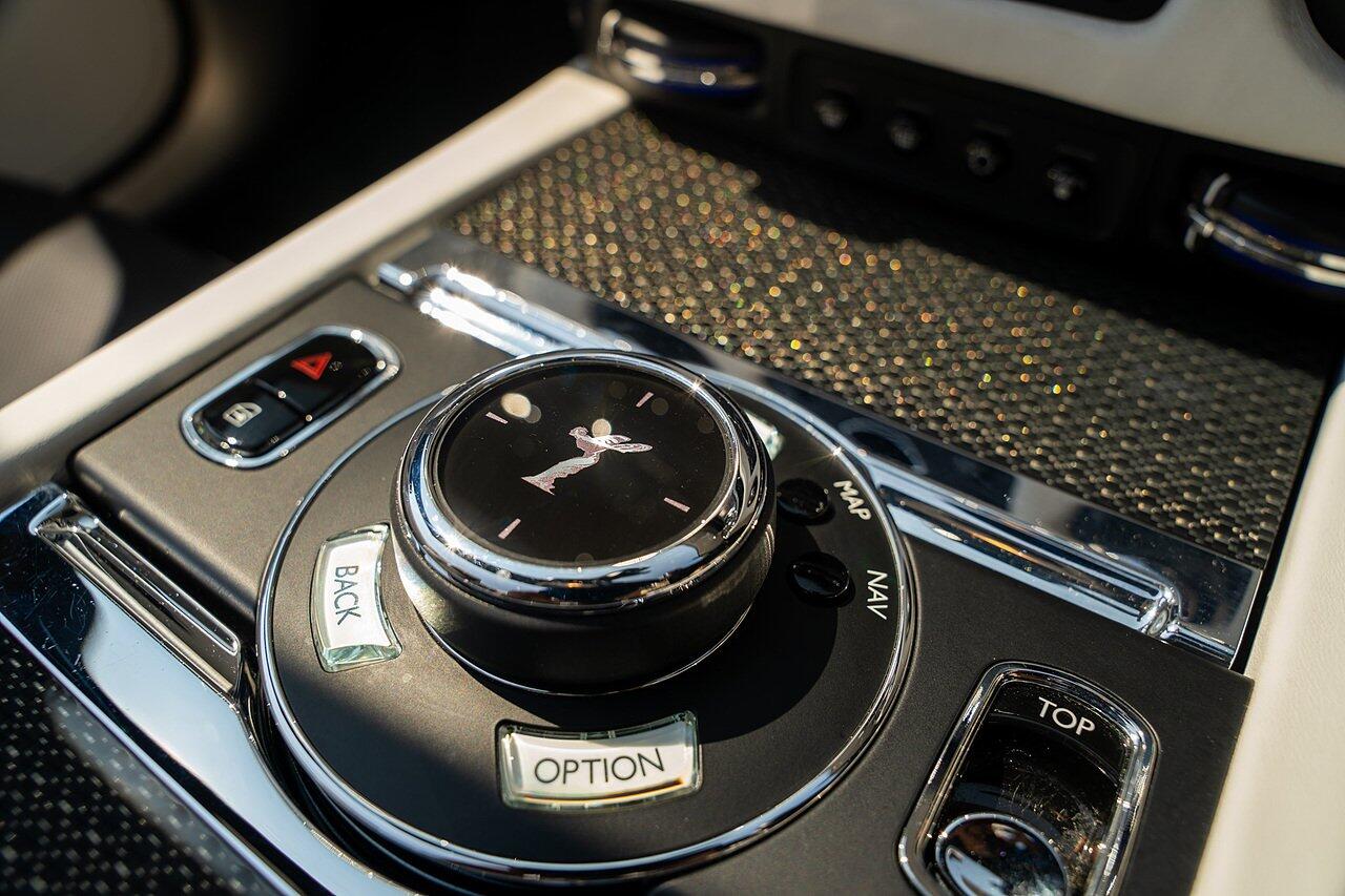 Rolls-Royce Dawn view 57
