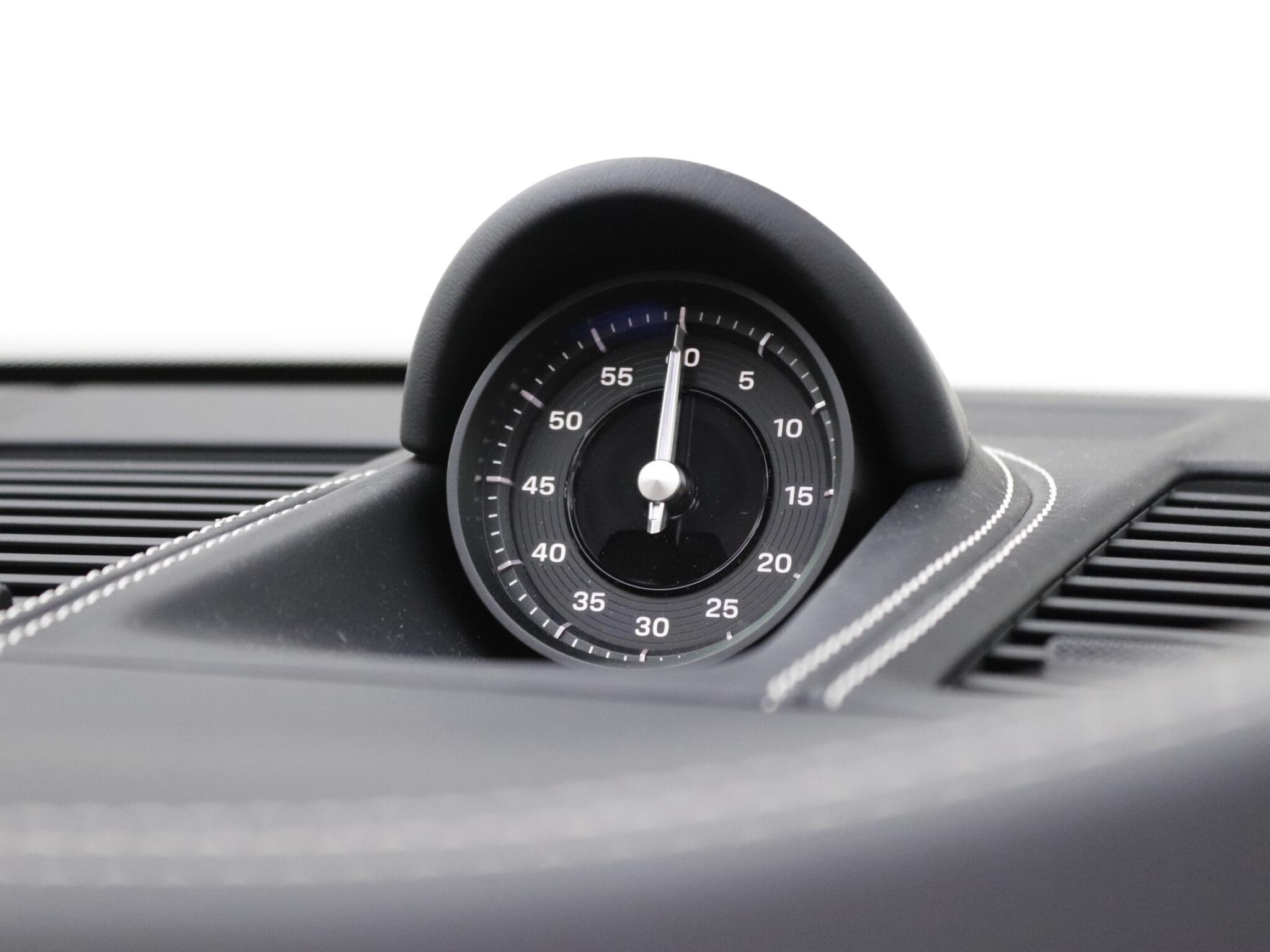 Porsche 911 view 17