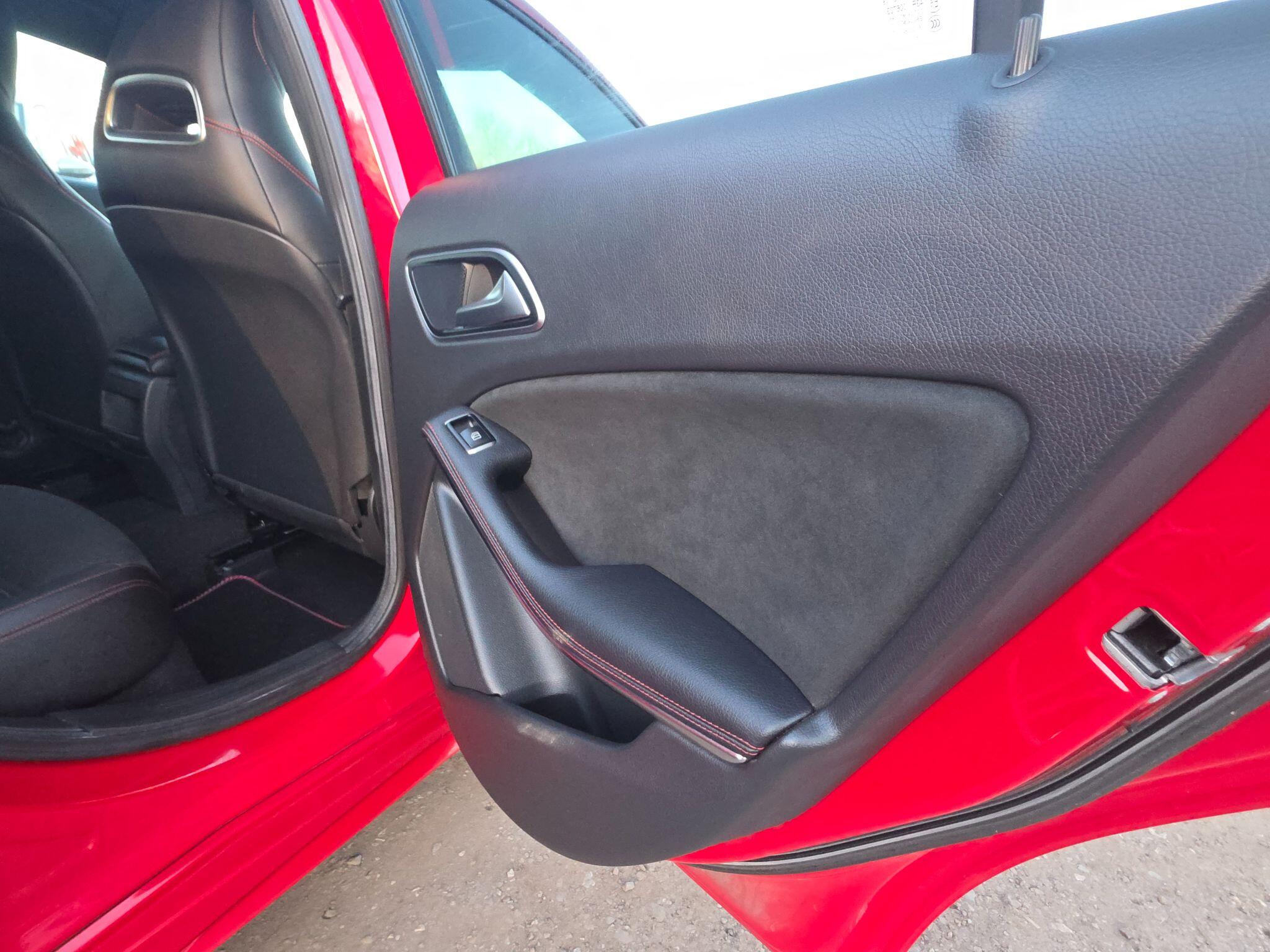 2015 Mercedes-Benz A Class image 27