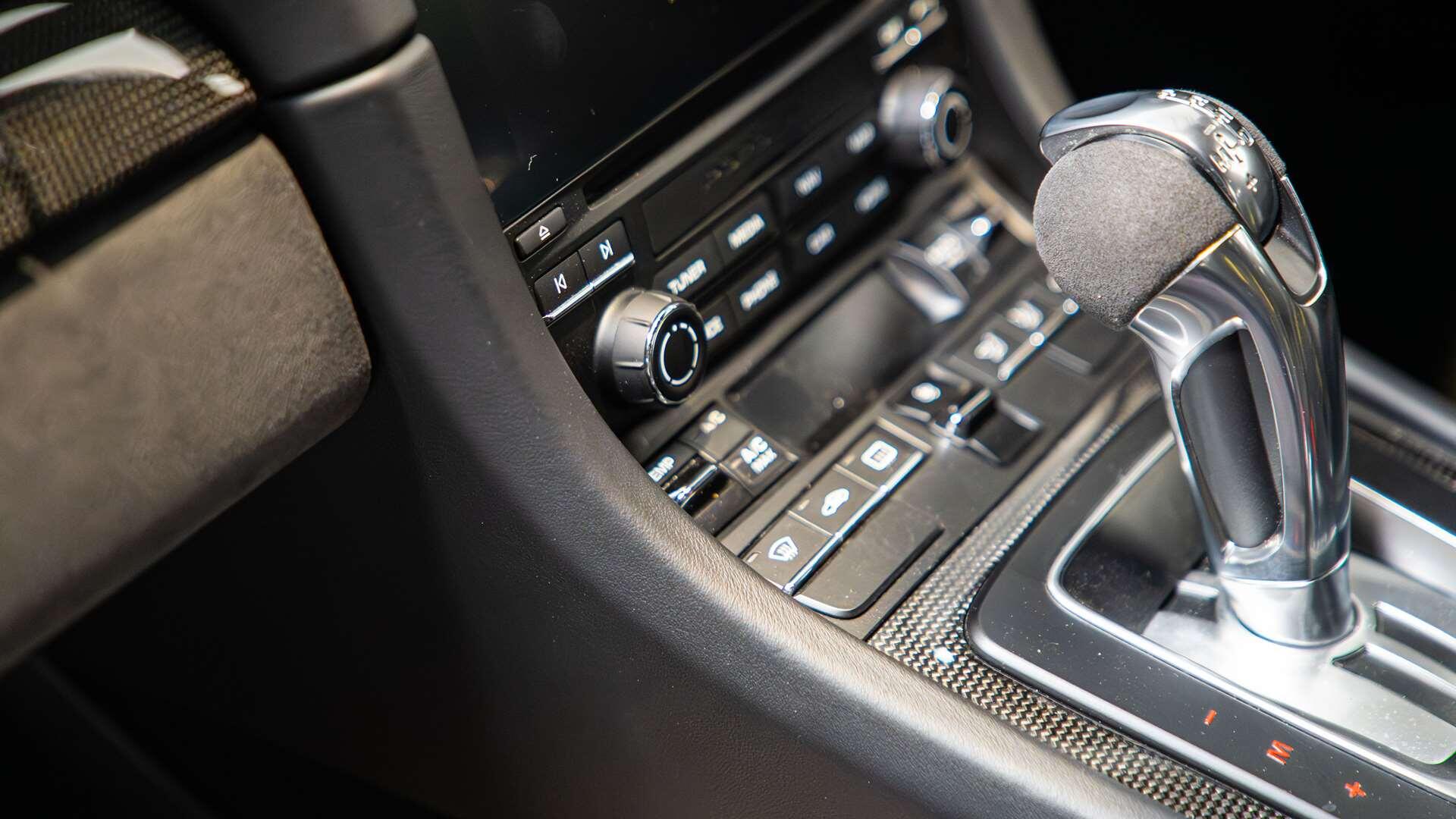 Porsche 911 view 25