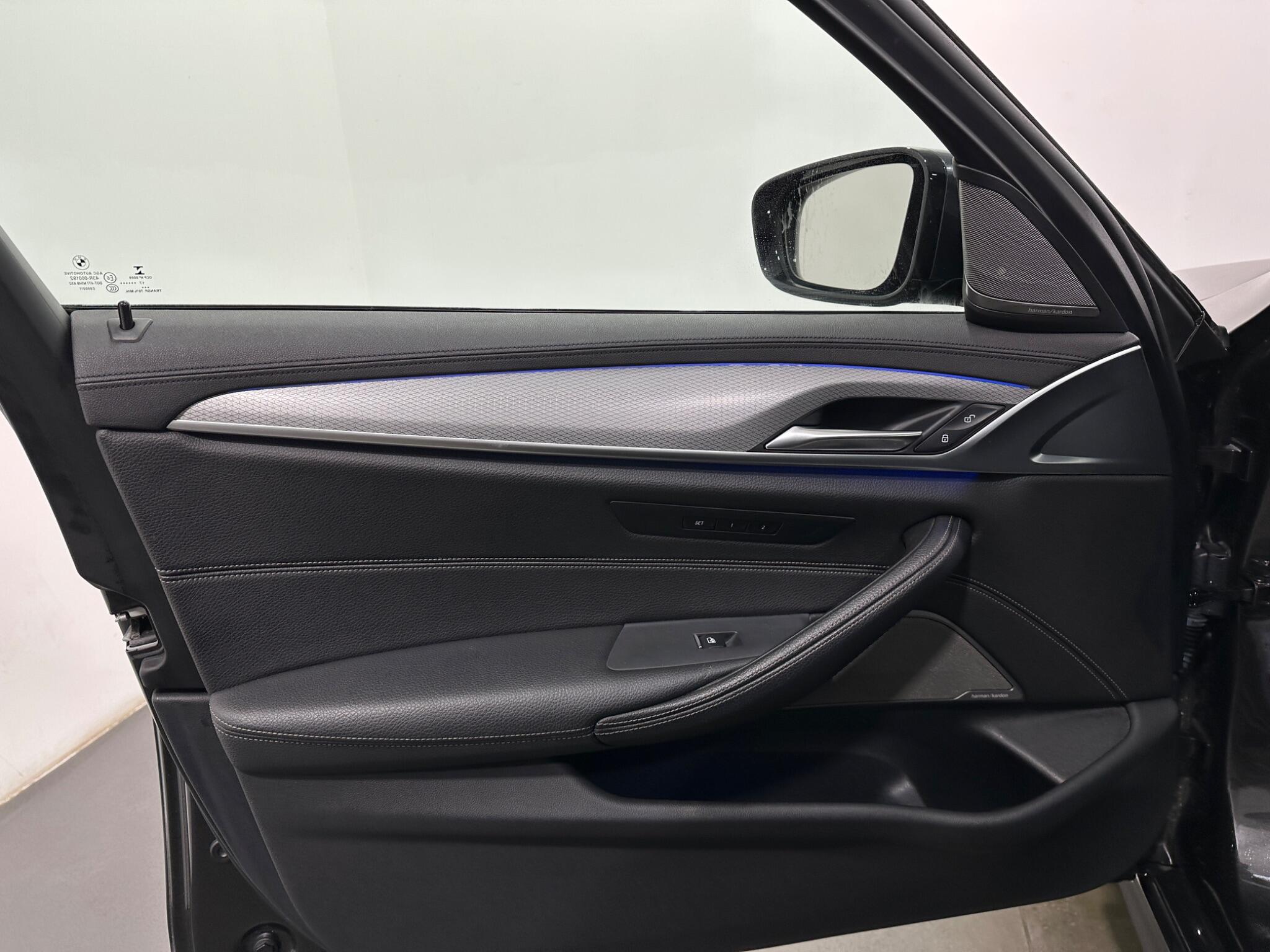 BMW 5 Series view 38