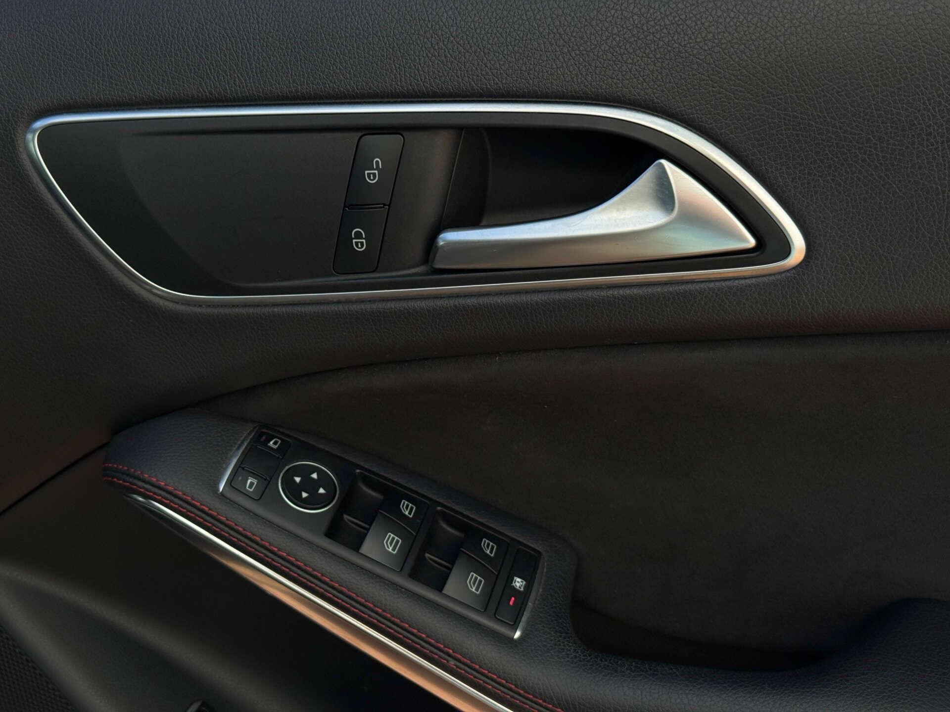 Mercedes-Benz Gla view 35