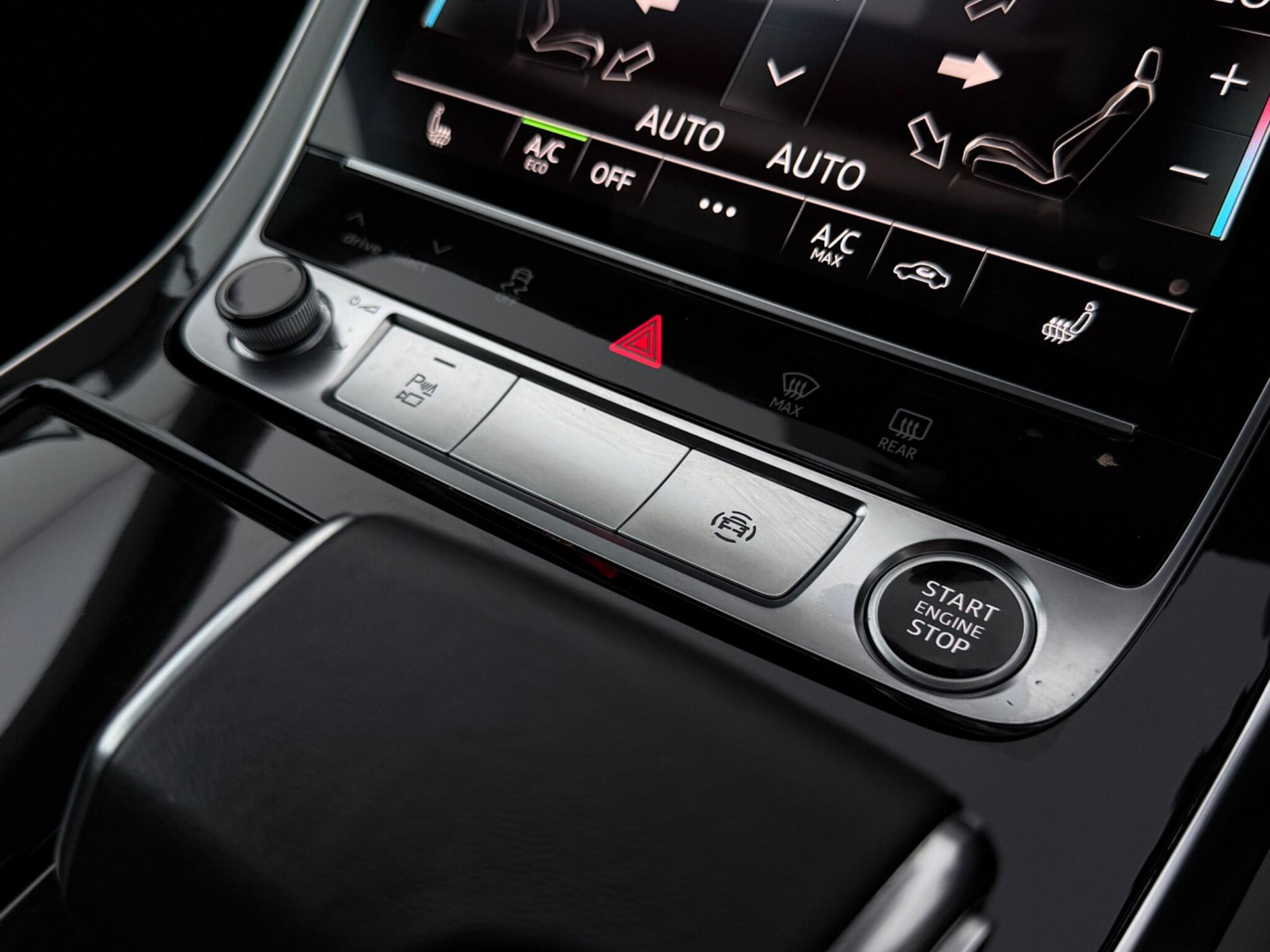 Audi Q8 view 26