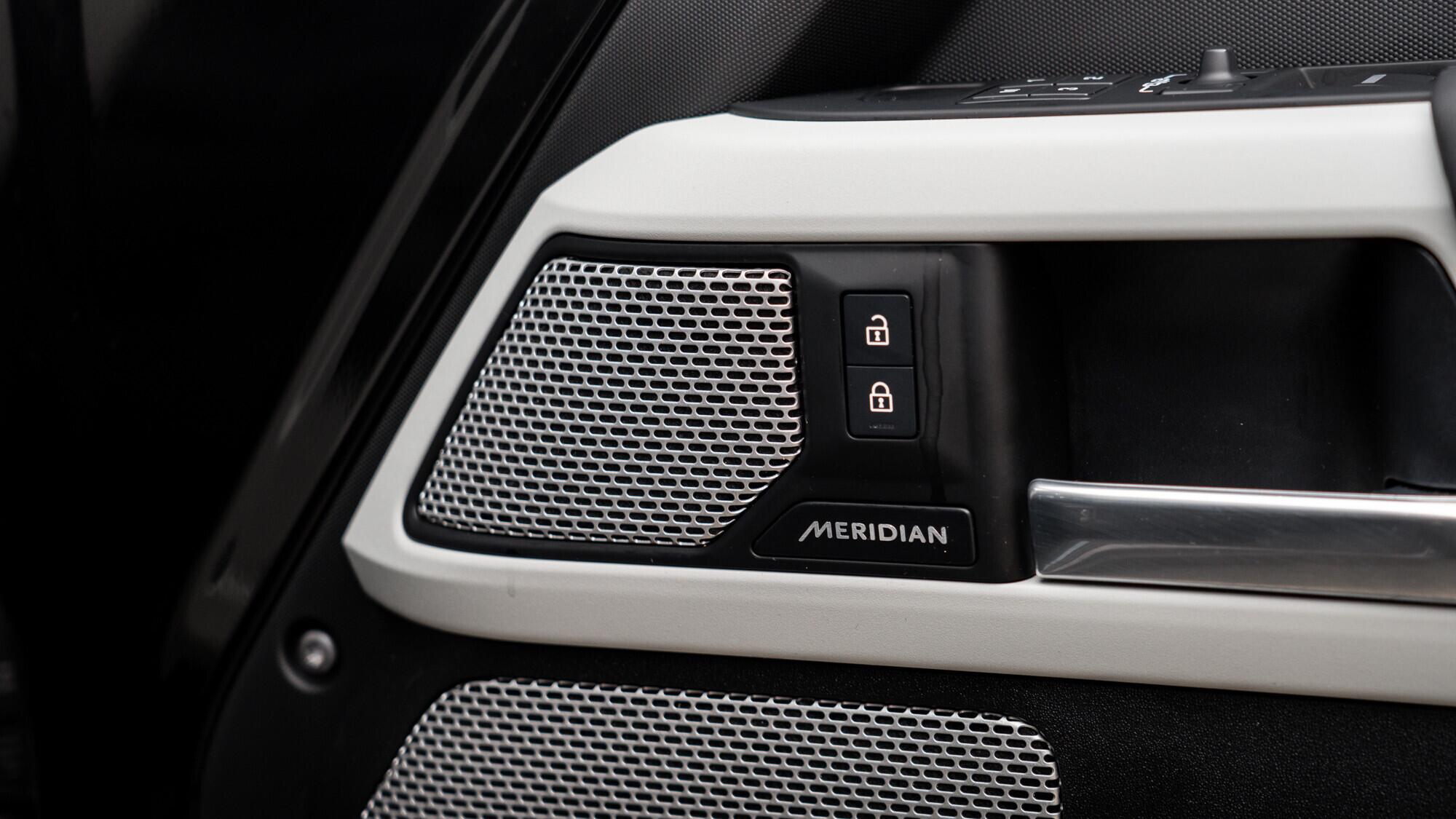 Land Rover Defender view 42