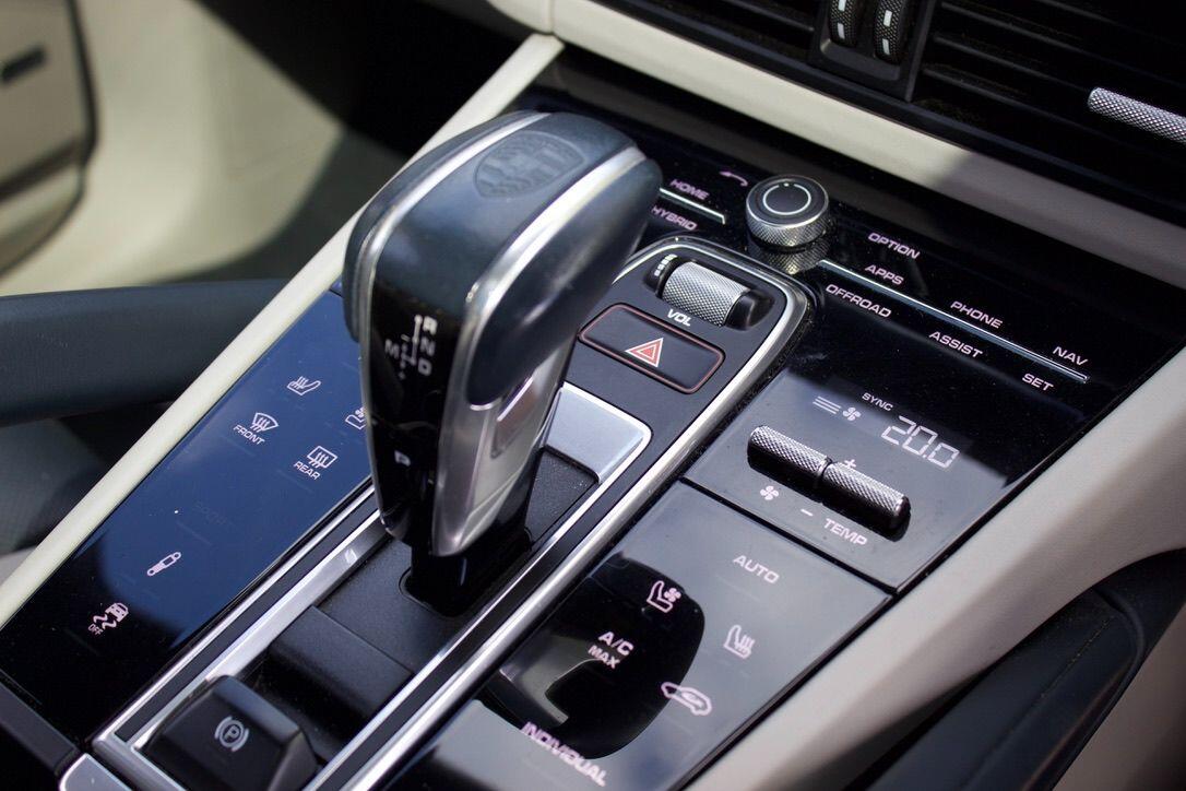 Porsche Cayenne view 26