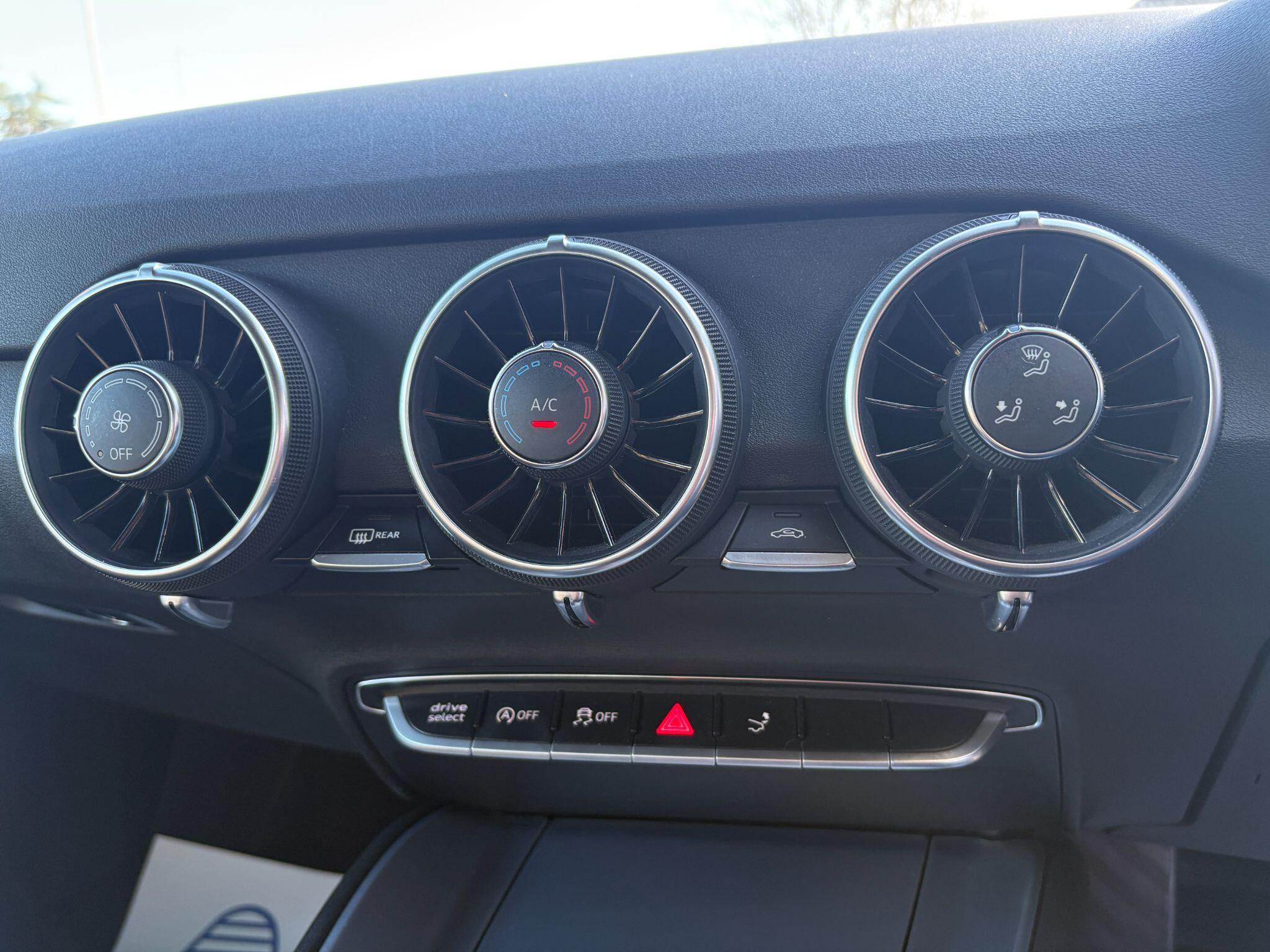 Audi TT view 35
