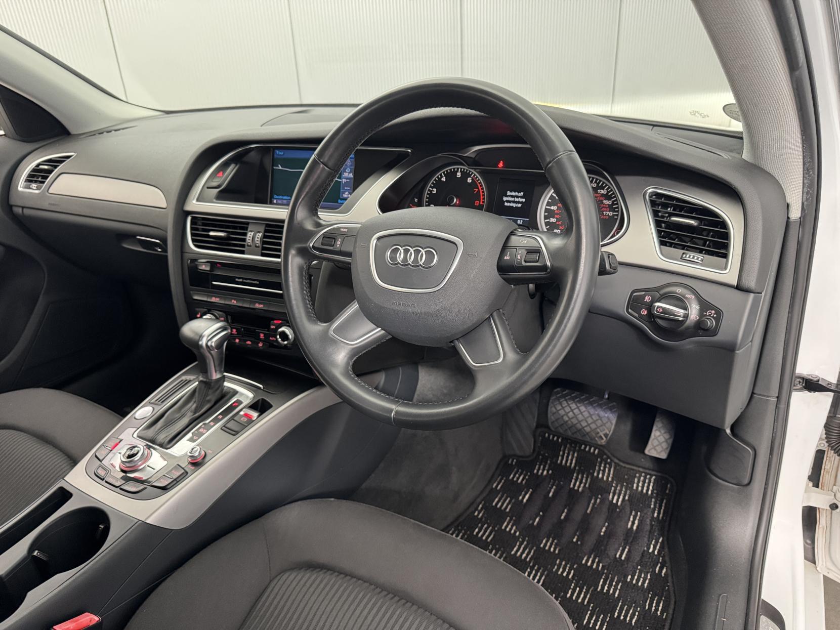 Audi A4 Avant view 57