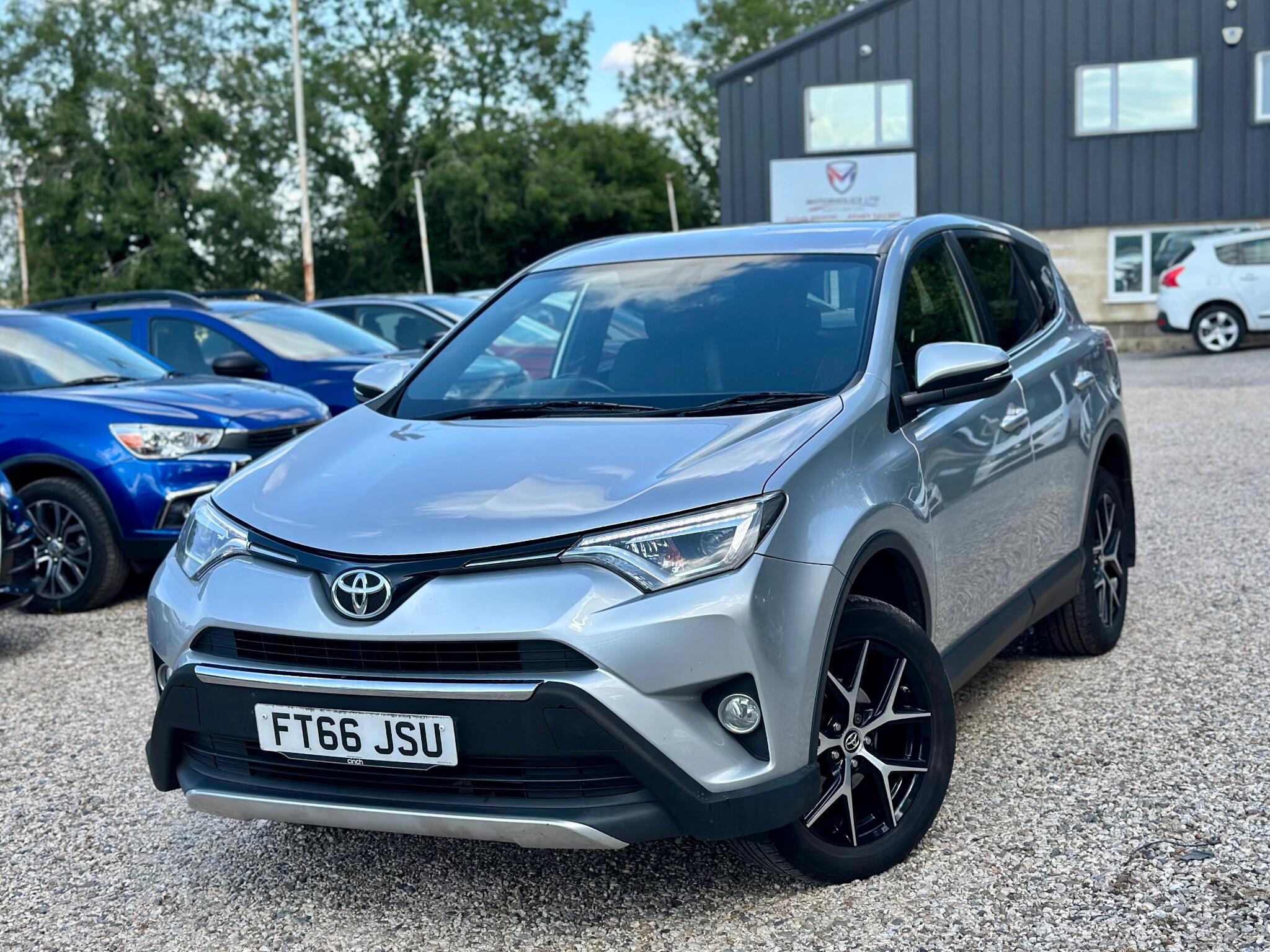 Toyota Rav4 view 3