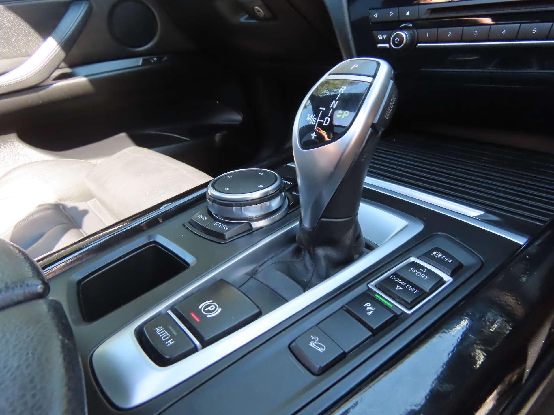 BMW X5 view 16