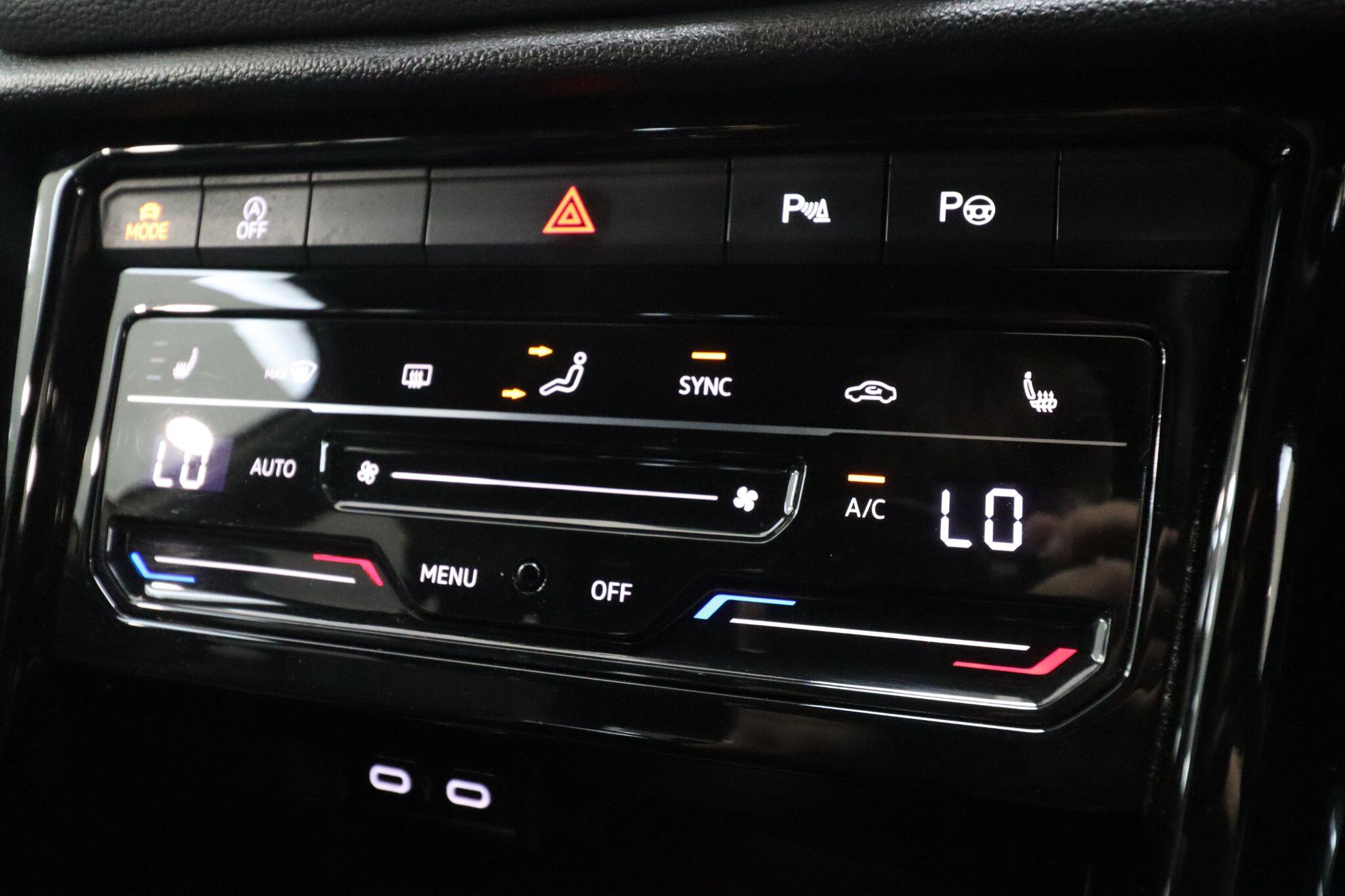 Volkswagen T-Roc view 21