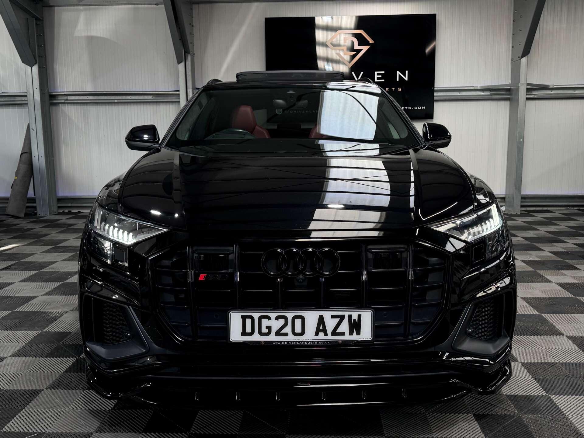 Audi SQ8 view 6