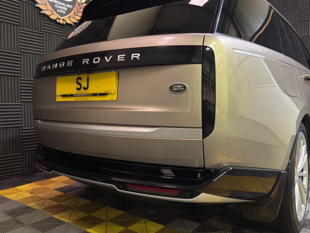 Land Rover Range Rover view 22