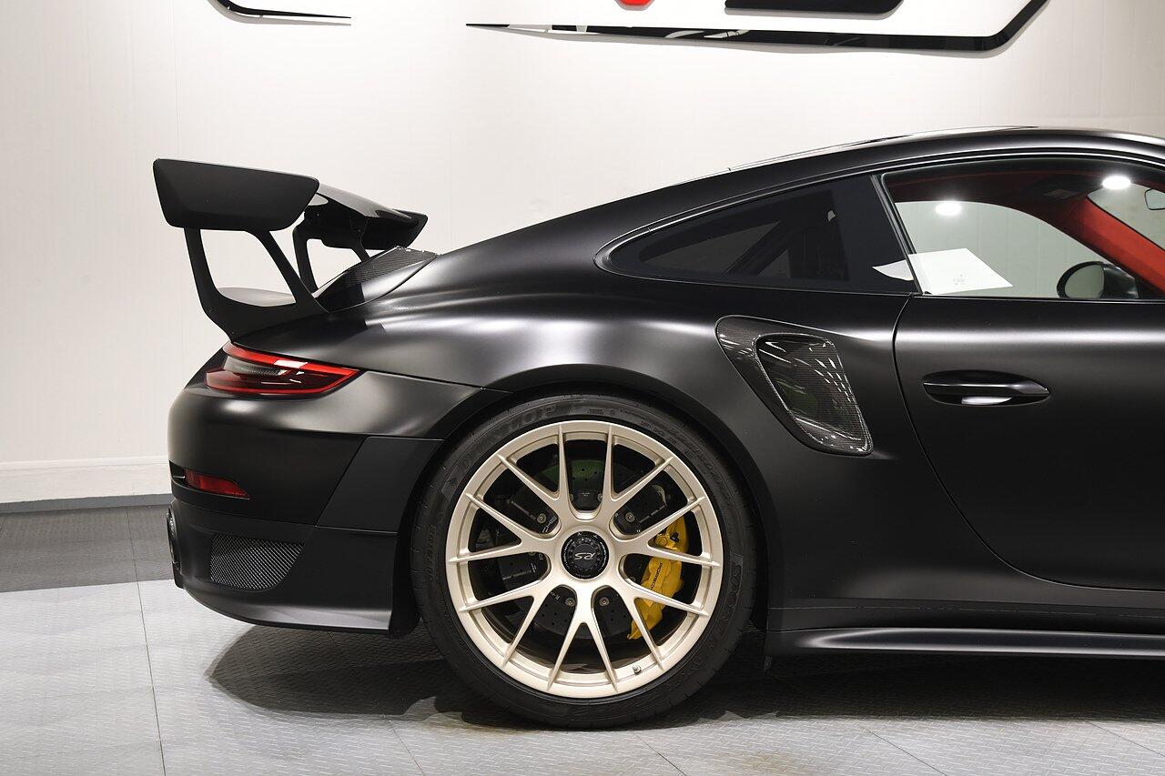 Porsche 911 view 48
