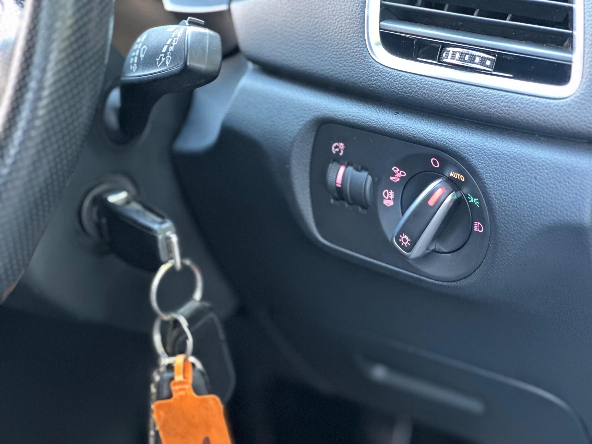Audi Q3 view 23
