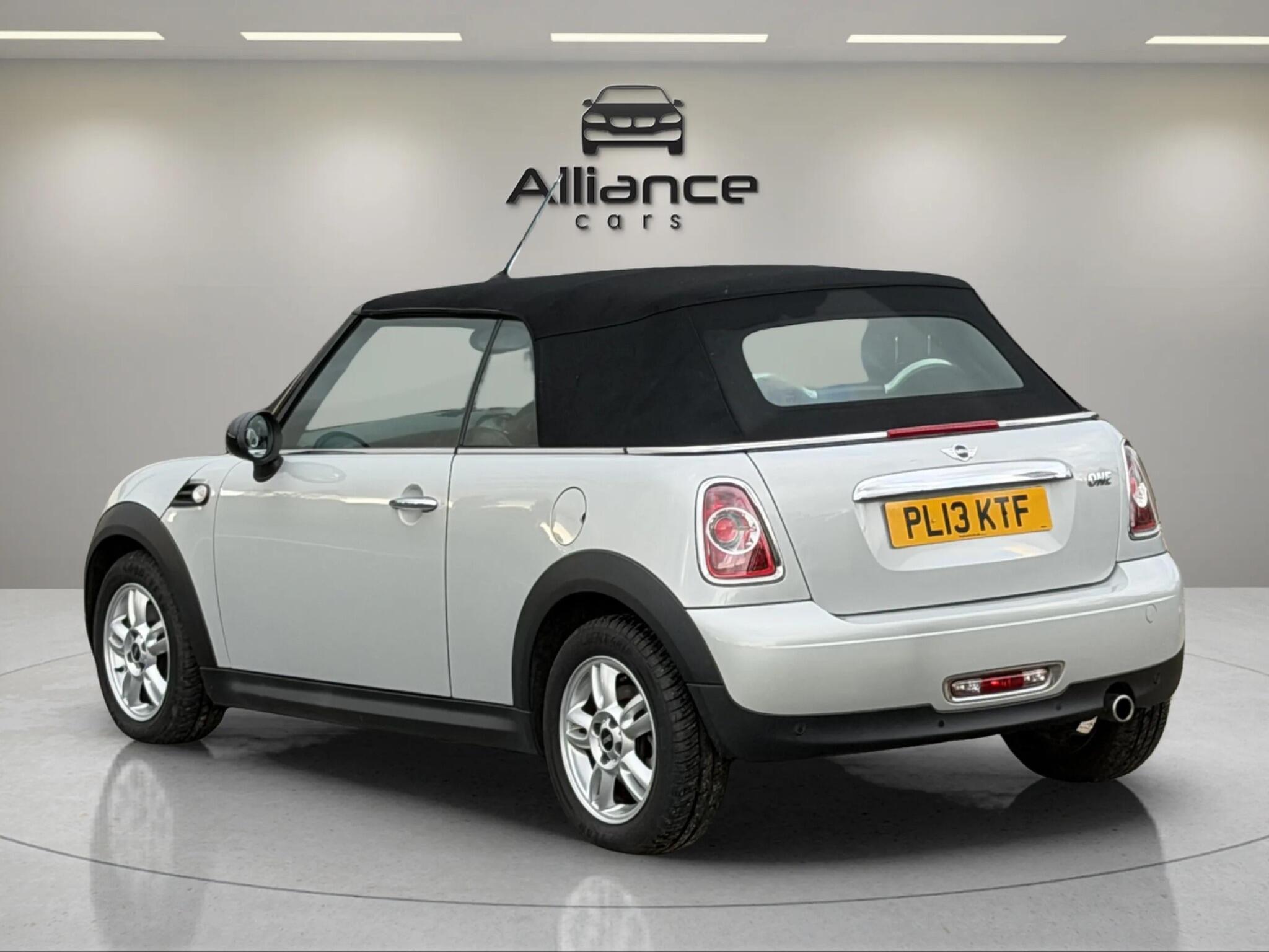 Mini Convertible view 29