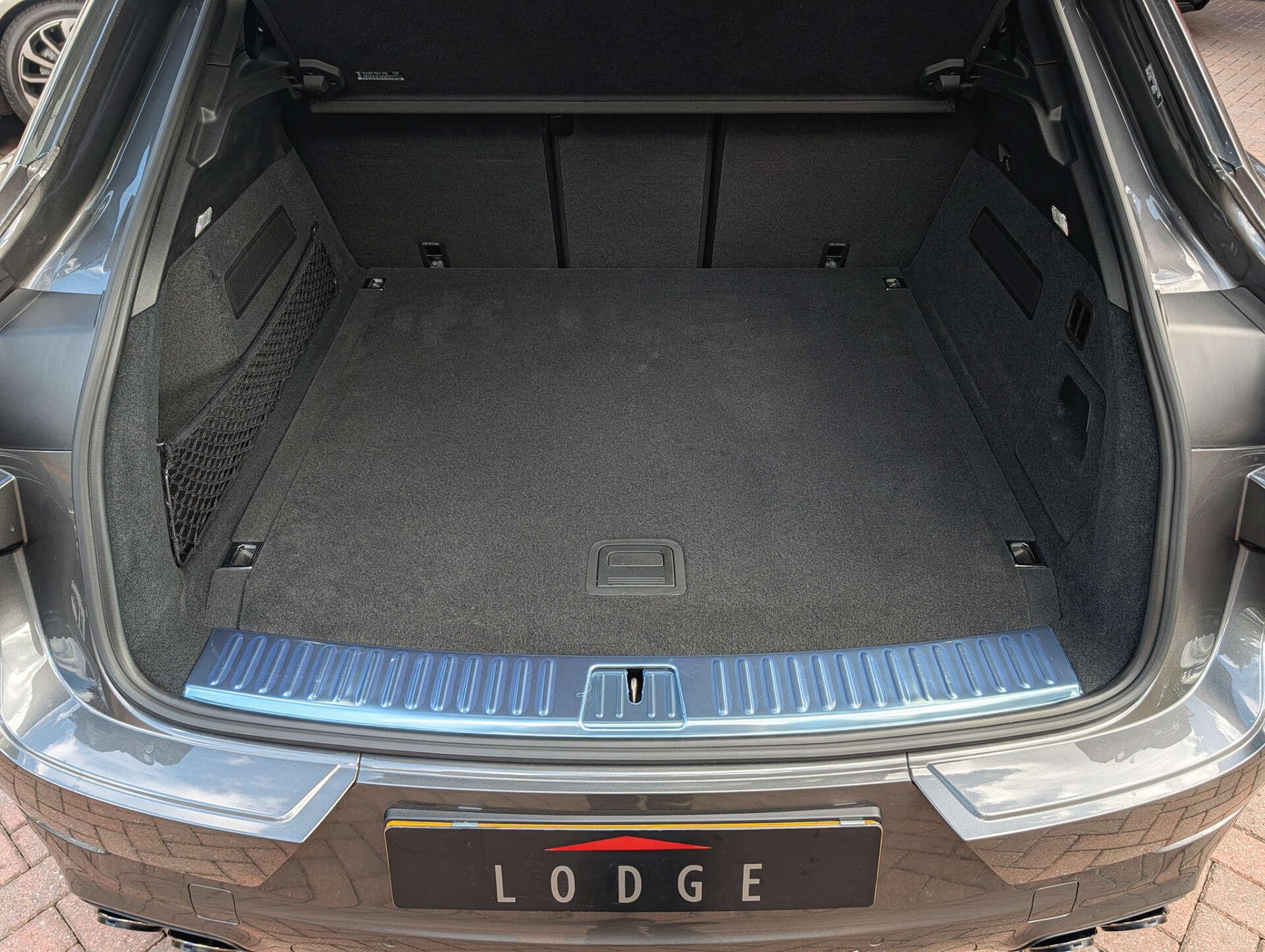 Porsche Cayenne view 52