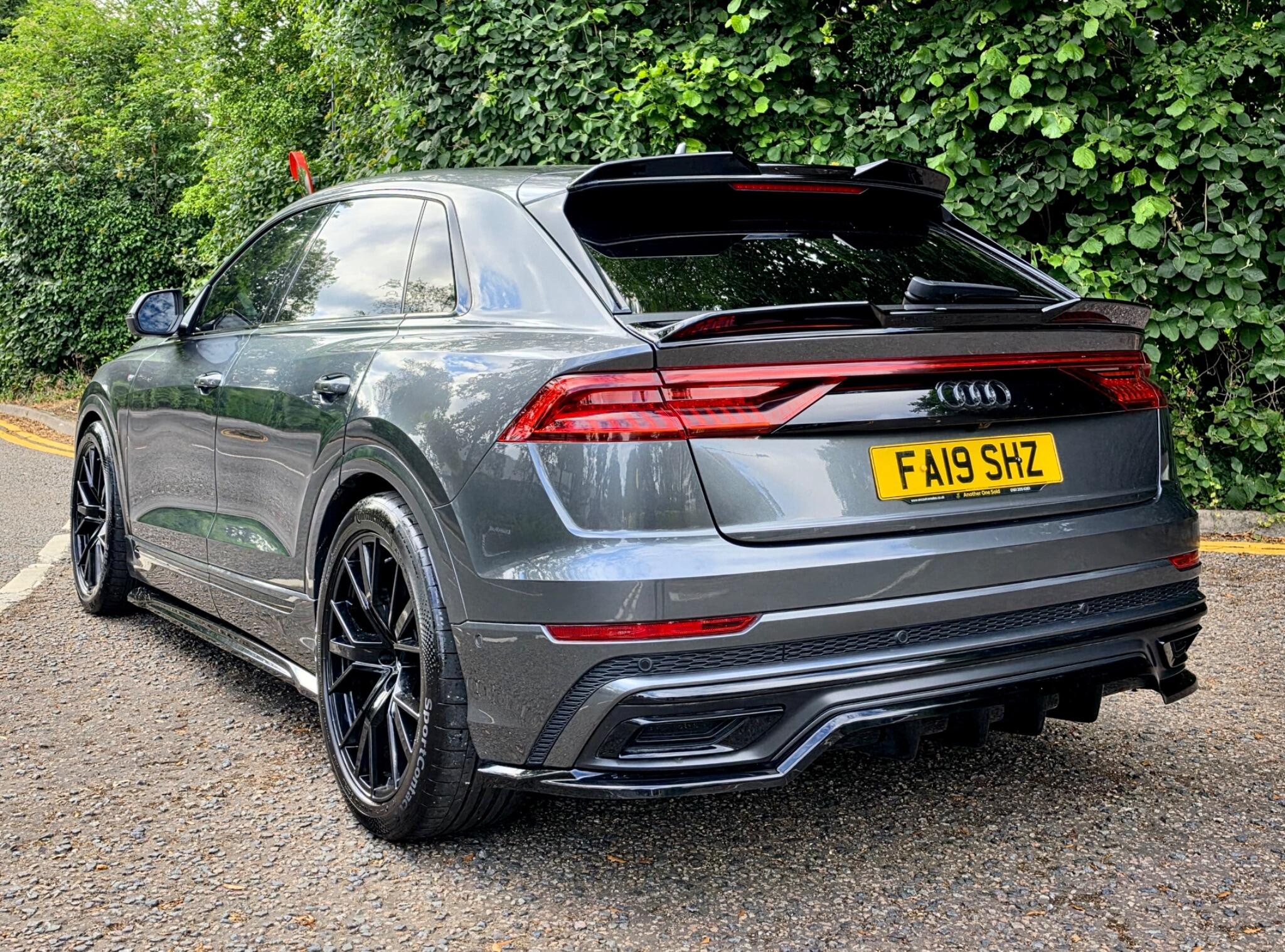 Audi Q8 view 14