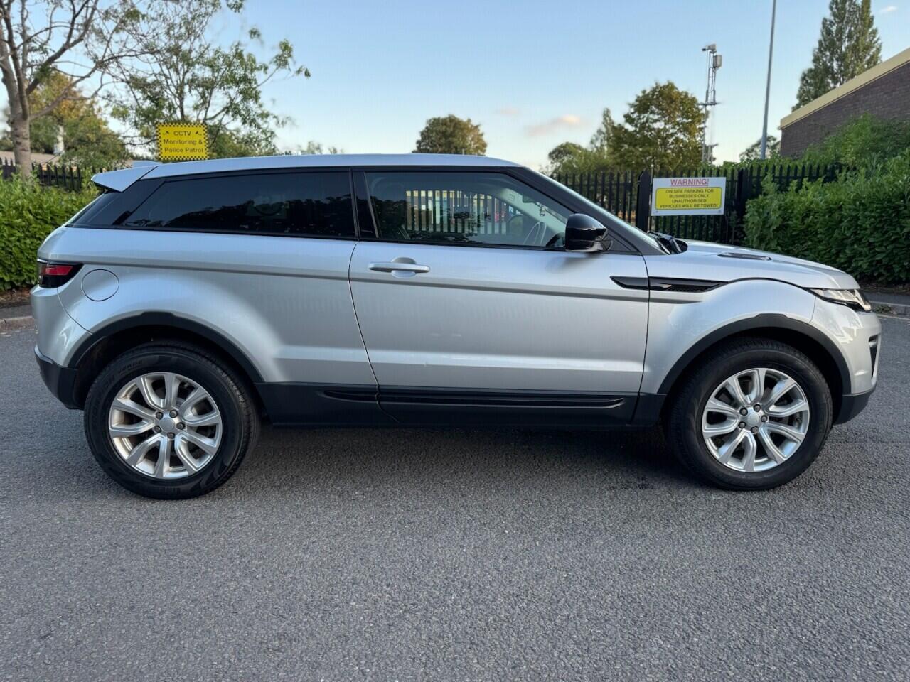 Land Rover Range Rover Evoque view 2