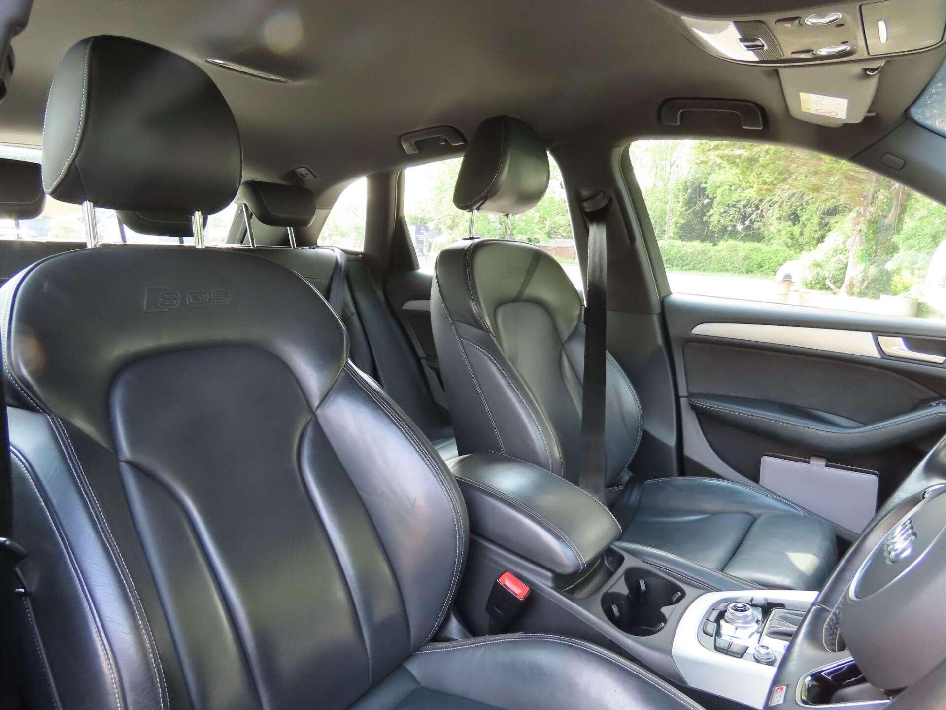 Audi SQ5 view 9